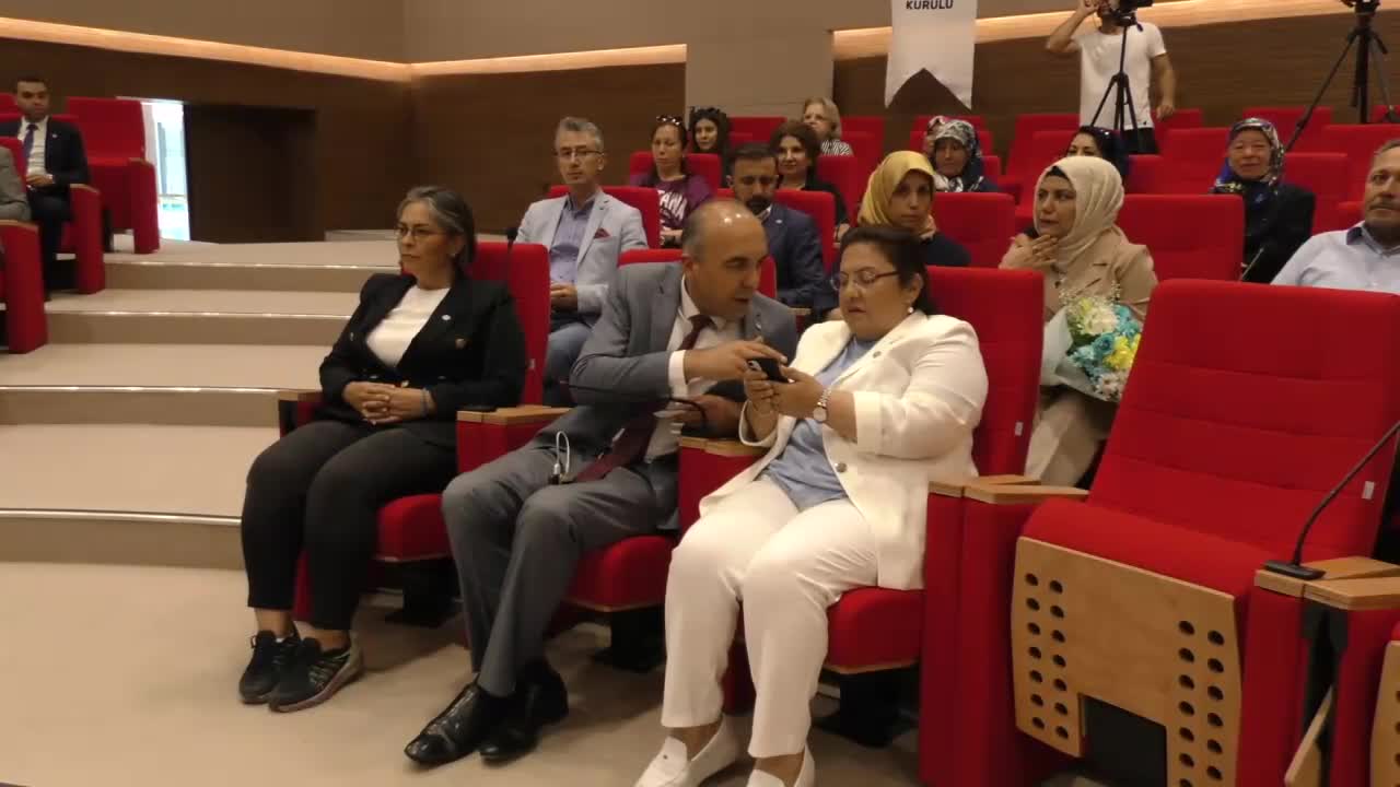İYİ PARTİLİ ÜNZİLE YÜKSEL'DEN 'KPSS' TEPKİSİ: “DEVLET MAKAMI DENEME YANILMA MAKAMI DEĞİLDİR”