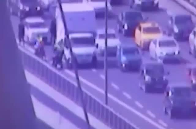 İSTANBUL'DA 56 KAÇAK AFGAN YAKALANDI
