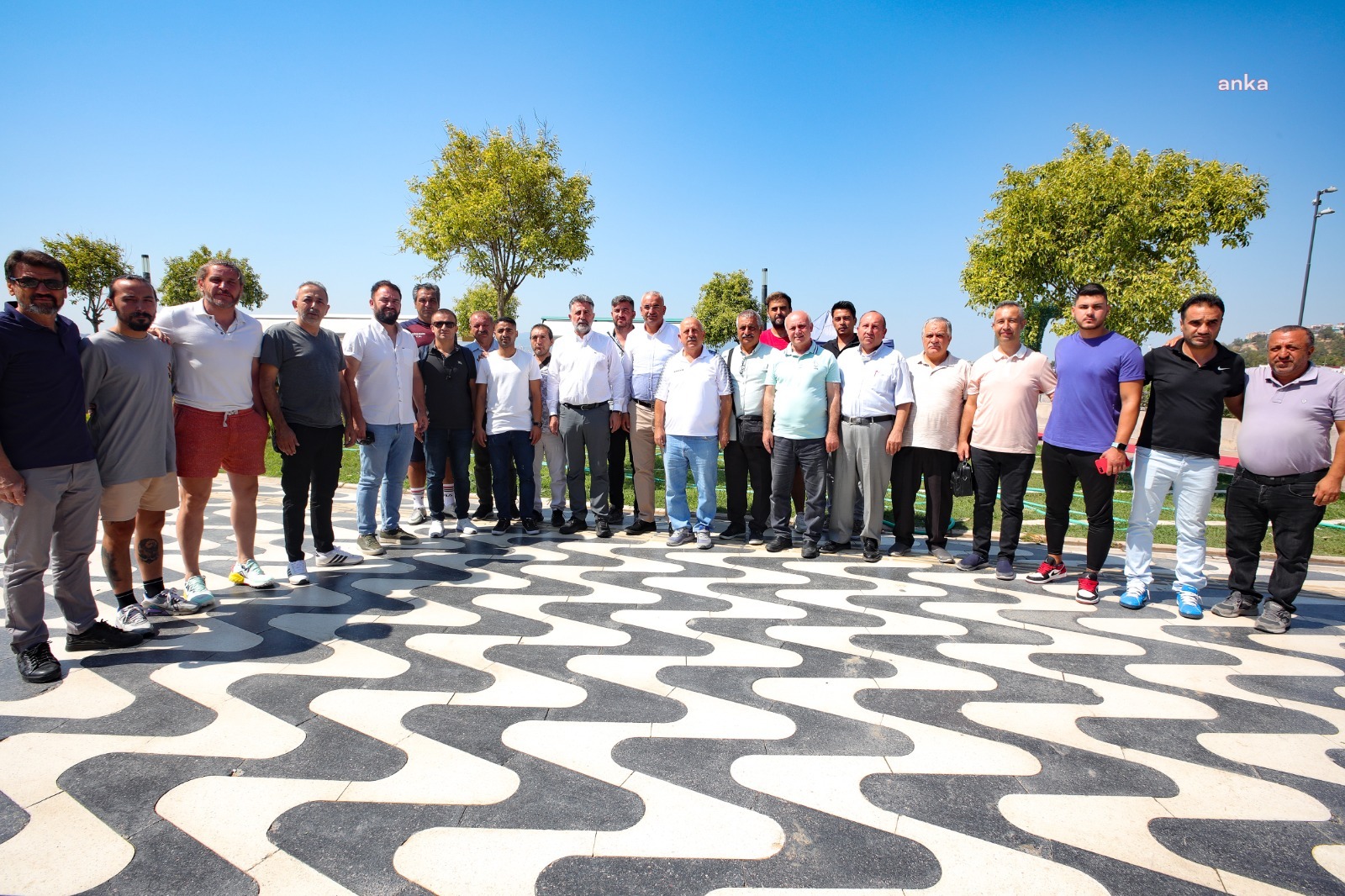 BAYRAKLI BELEDİYE BAŞKANI SERDAR SANDAL AMATÖR KULÜP TEMSİLCİLERİYLE BULUŞTU