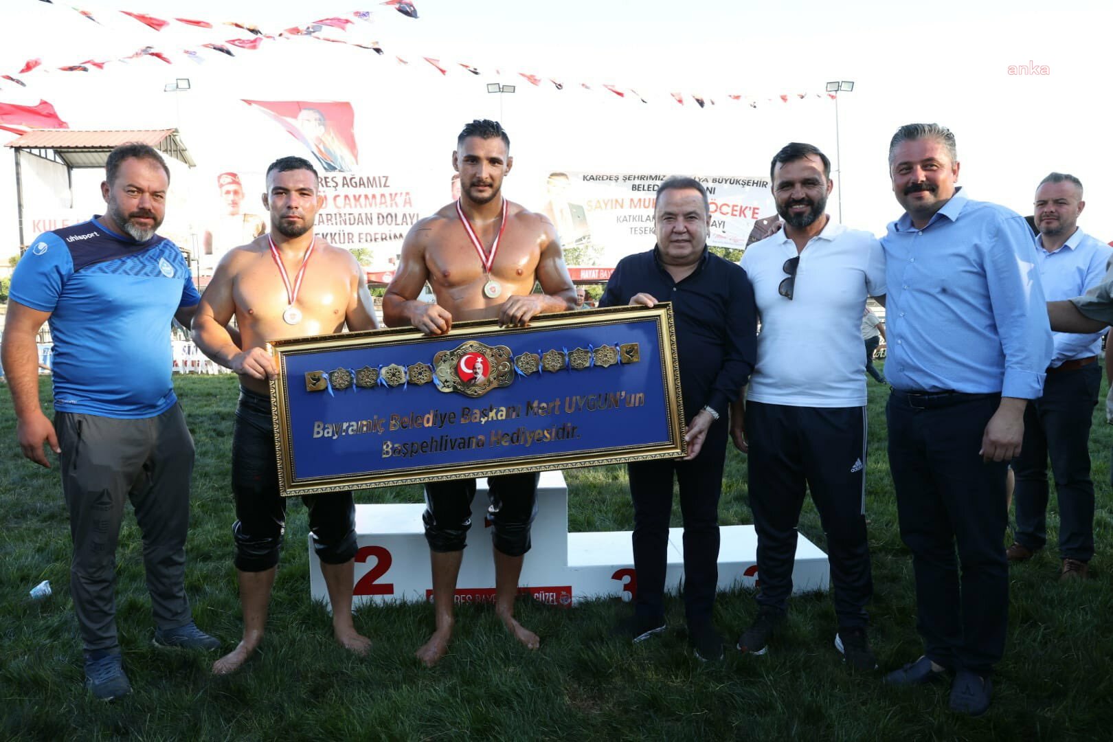 ANTALYA BÜYÜKŞEHİR’İN GÜREŞÇİSİ ÇANAKKALE’DE ALTIN KEMERİ ALDI