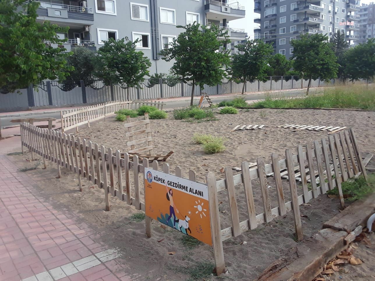 MEZİTLİ BELEDİYESİ'NİN YAPMIŞ OLDUĞU KÖPEK GEZDİRME ALANINA SALDIRIDA BULUNULDU
