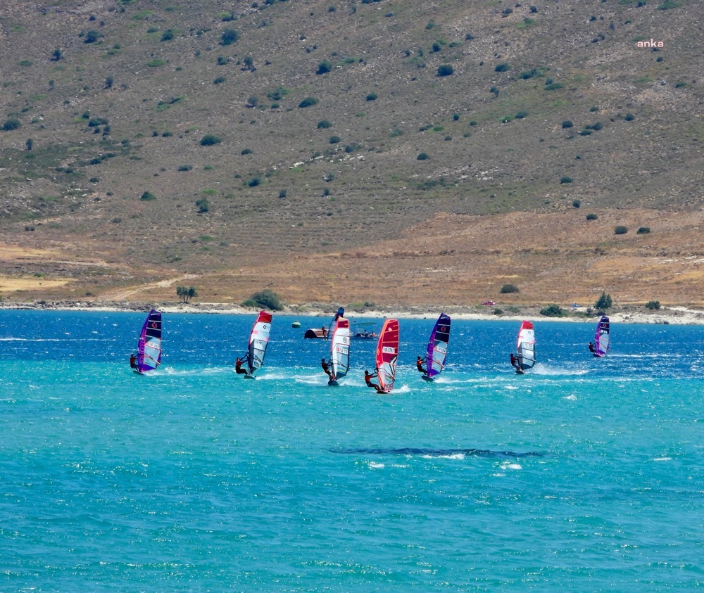 ÇEŞME'DE DÜNYA SÖRF ŞAMPİYONASI İÇİN GERİ SAYIM