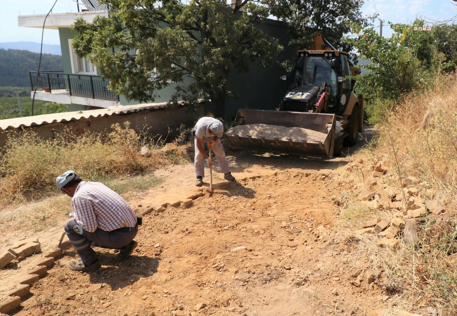 TURGUTLU BELEDİYESİ EKİPLERİNDEN 20 FARKLI NOKTADA EŞ ZAMANLI ÇALIŞMA