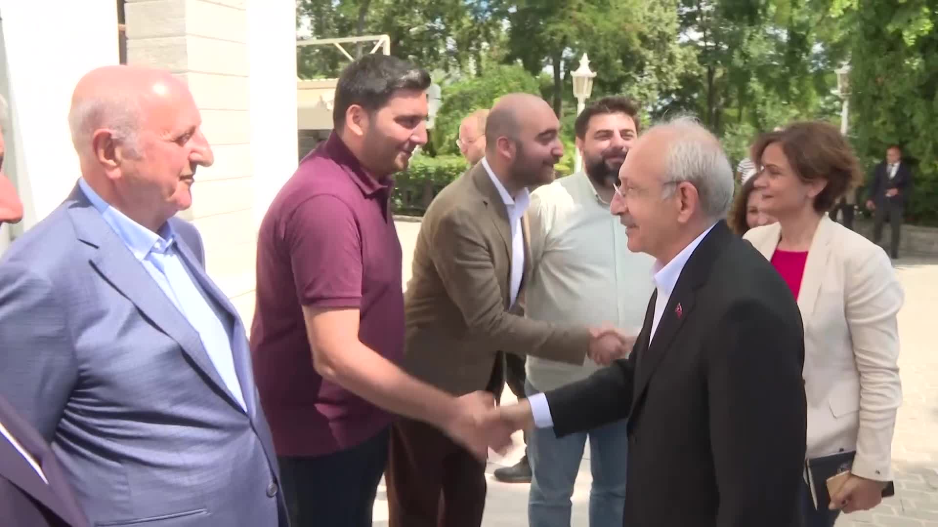 GEZİ TUTUKLULARININ AİLELERİ İLE BİR ARAYA GELEN KILIÇDAROĞLU: BİZİ AİLE YAPAN DÜŞÜNCELERİMİZ, ÖZGÜRLÜĞE DUYDUĞUMUZ ÖZLEM… TARİH ONLARI UNUTMAYACAKTIR”