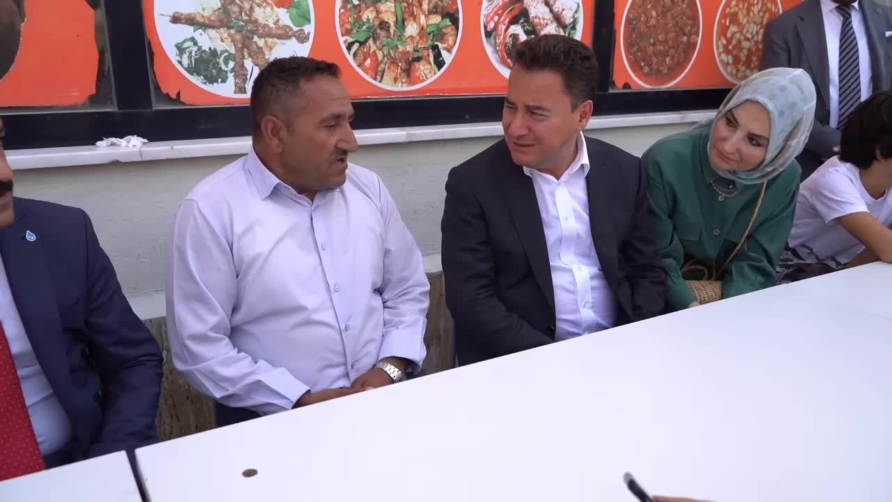 BABACAN, VAN’DA PATLAMA SONUCU YARALANAN ÇOCUĞU HASTANEDE ZİYARET ETTİ