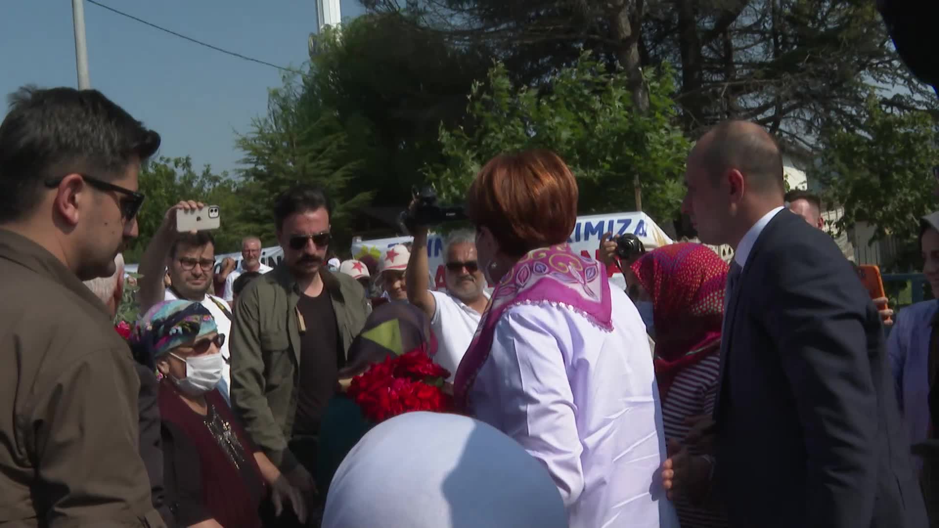 AKŞENER, BİLECİK GÖLPAZARI ESNAFINI ZİYARET ETTİ, DERTLERİNİ DİNLEDİ