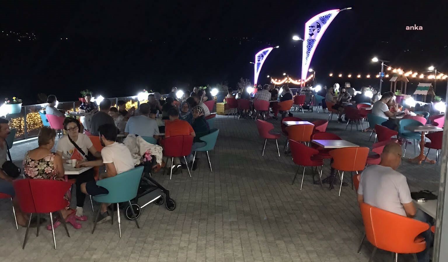 LAVANTA PARKI İLK GÜNÜNDE İZMİTLİLERDEN BEĞENİ TOPLADI