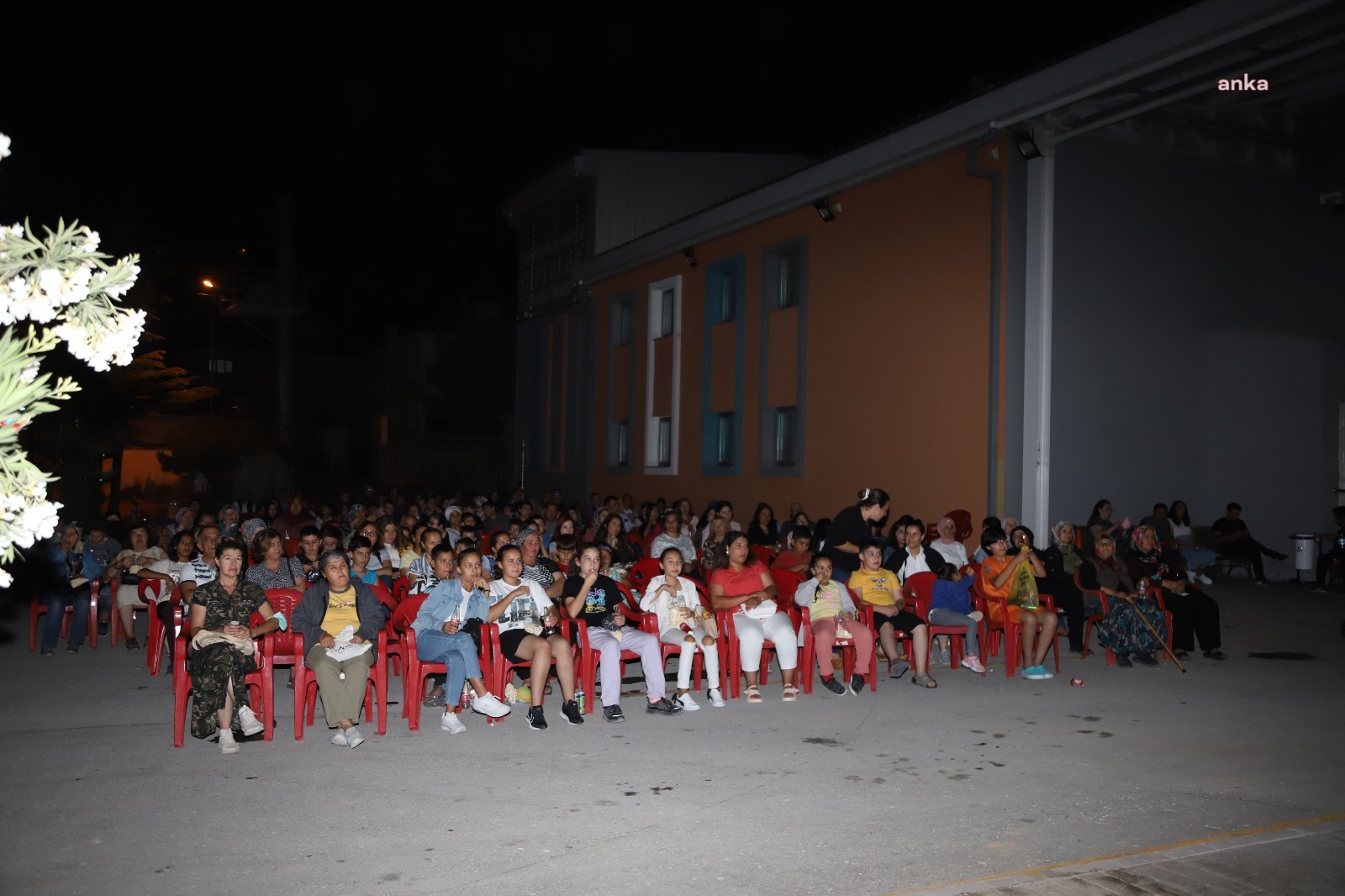 EBB'NİN "AÇIK HAVA SİNEMA GECELERİ" ÇİFTELER VE MAHMUDİYE İLÇELERİNDE DEVAM ETTİ