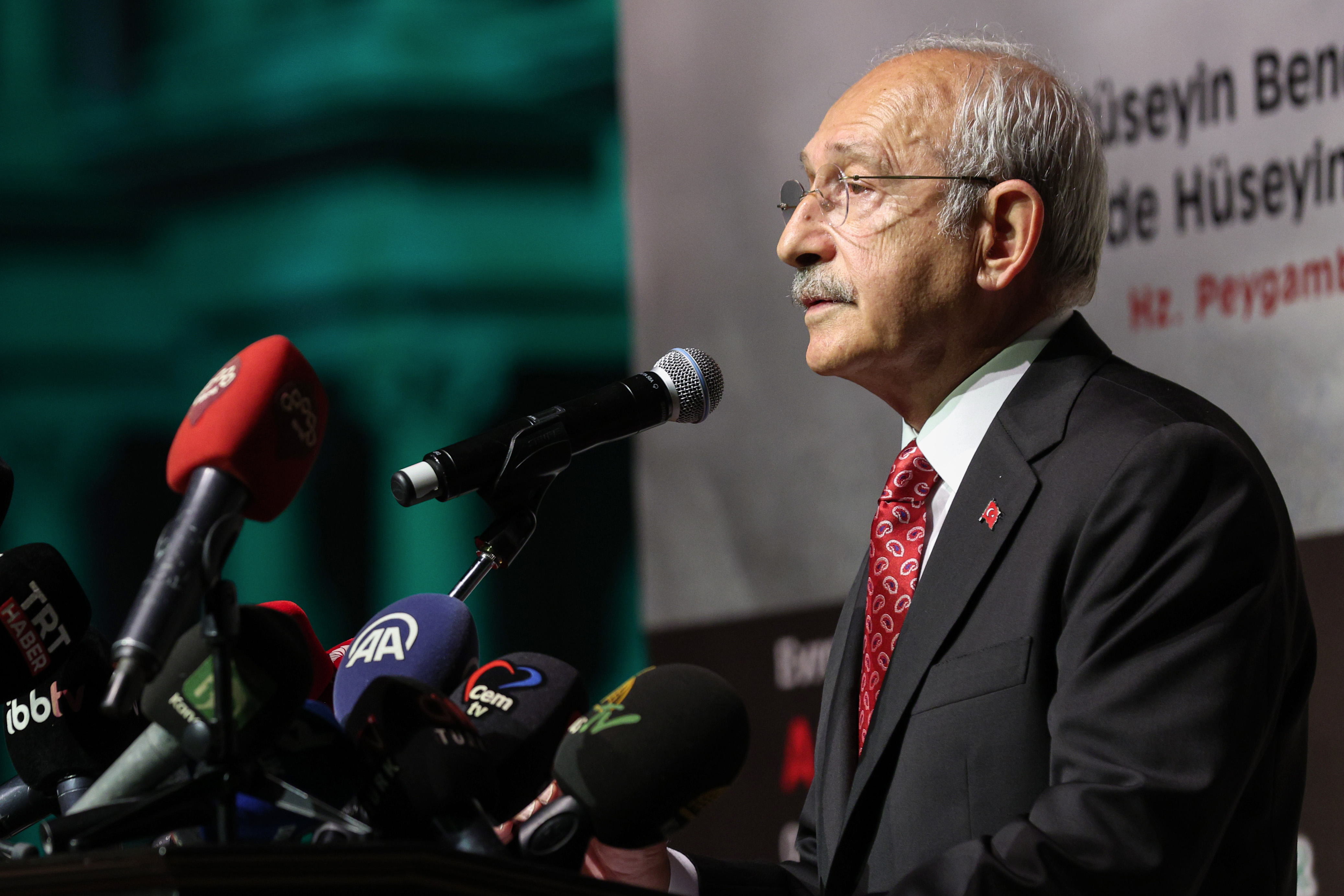 KILIÇDAROĞLU, AŞURA MATEM MERASİMİ’NDE: “HZ. HÜSEYİN’E AĞLAYANLARDAN OLUP YEZİT GİBİ DAVRANANLARDAN DA DEĞİLİZ. OLMAYACAĞIZ. OLMAMALIYIZ”