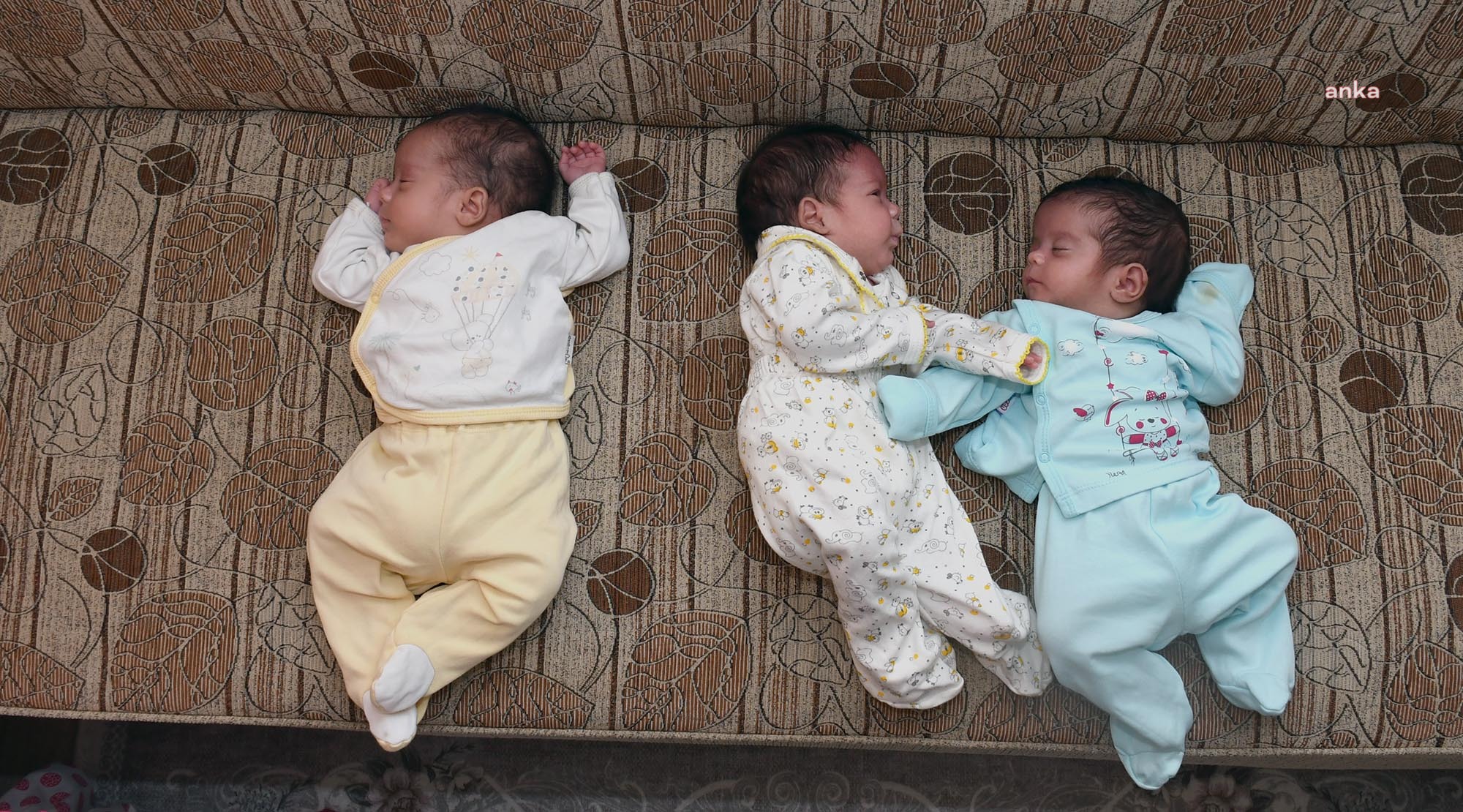 KUŞADASI BELEDİYESİ’NDEN ÜÇÜZLERE “HOŞ GELDİN BEBEK” ZİYARETİ