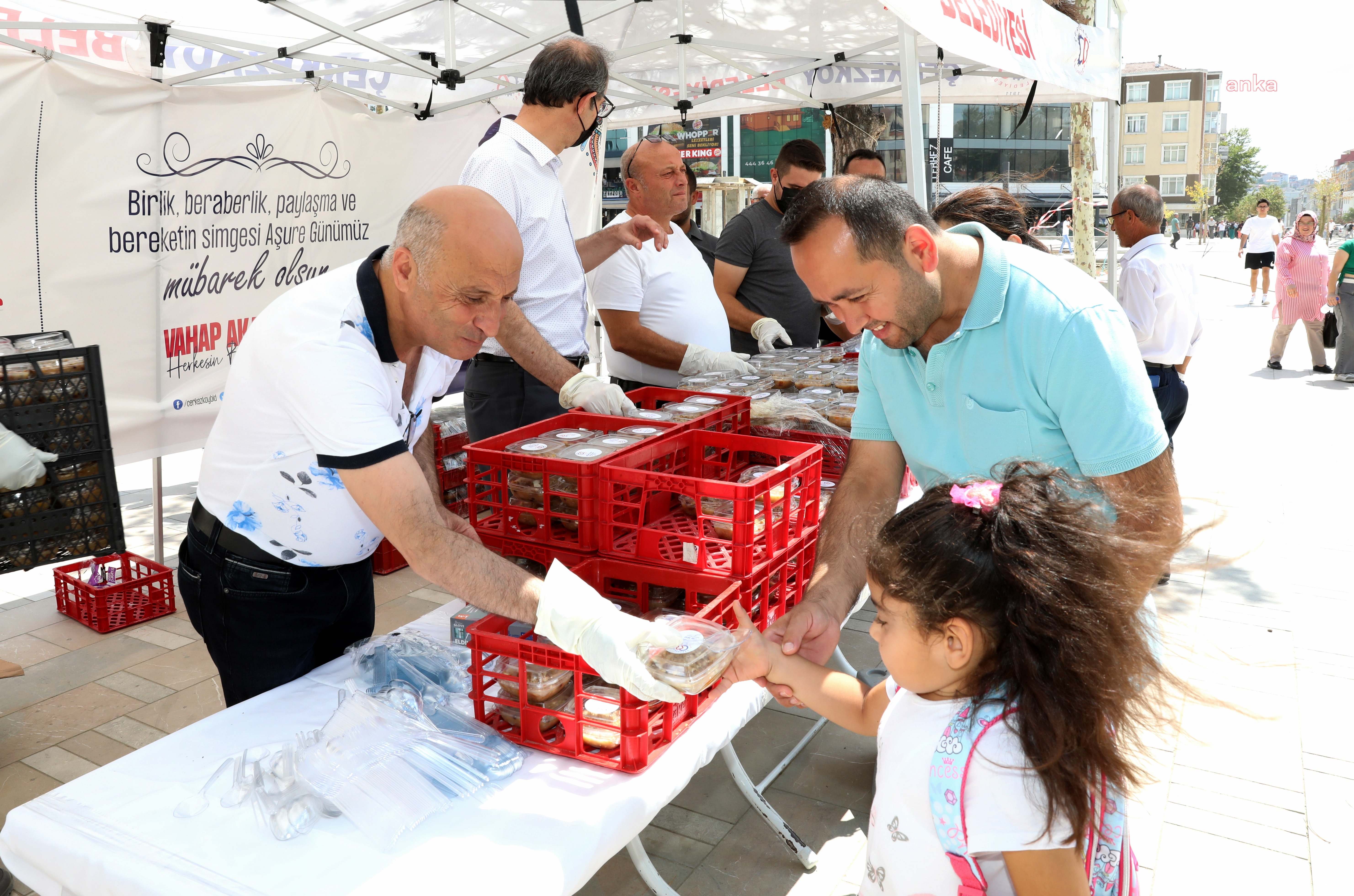 ÇERKEZKÖY BELEDİYESİ'NDEN AŞURE DAĞITIMI