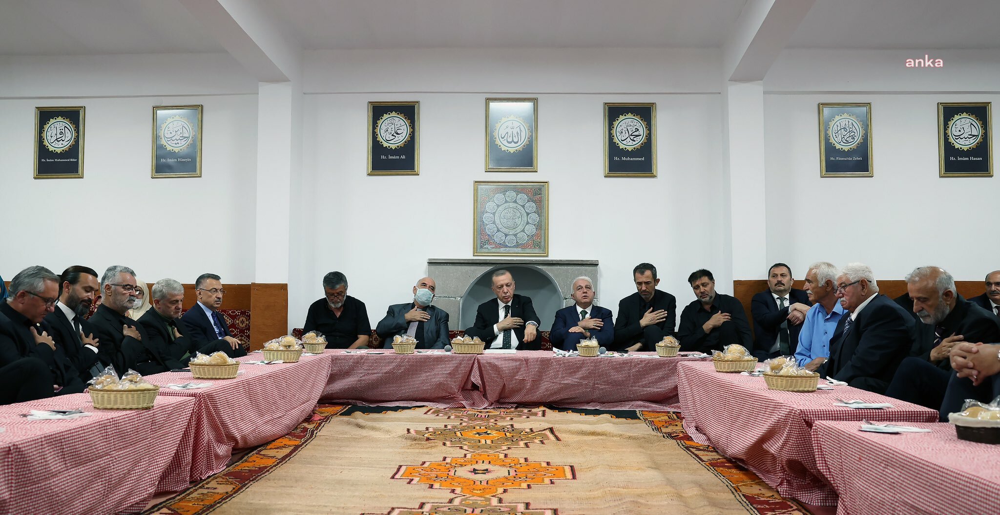 ERDOĞAN ANKARA’DA, HÜSEYİN GAZİ CEMEVİ'NDE MUHARREM AYI İFTARINA KATILDI