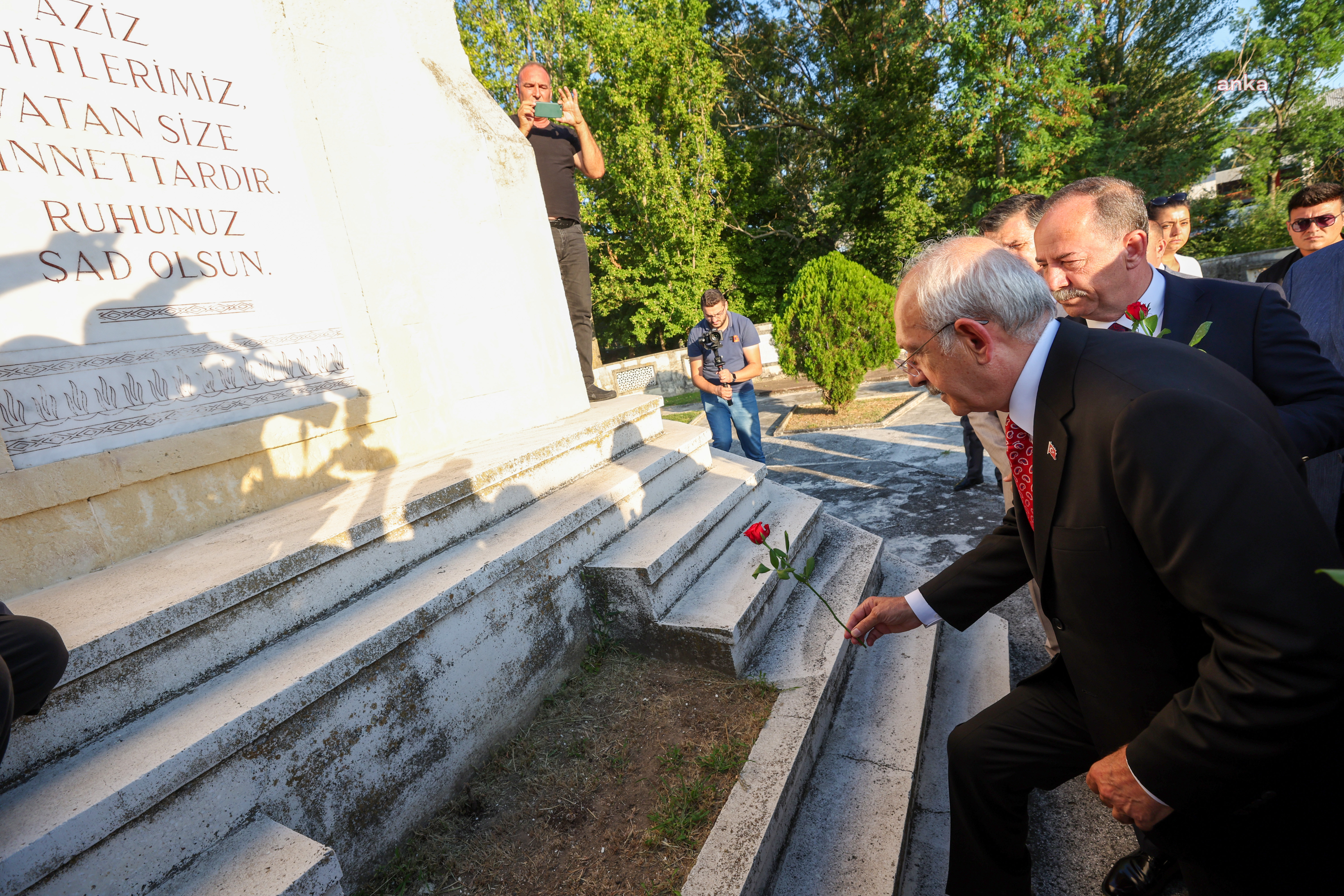 KILIÇDAROĞLU, EDİRNE’DE SARAYİÇİ BALKAN ŞEHİTLİĞİ’Nİ ZİYARET ETTİ