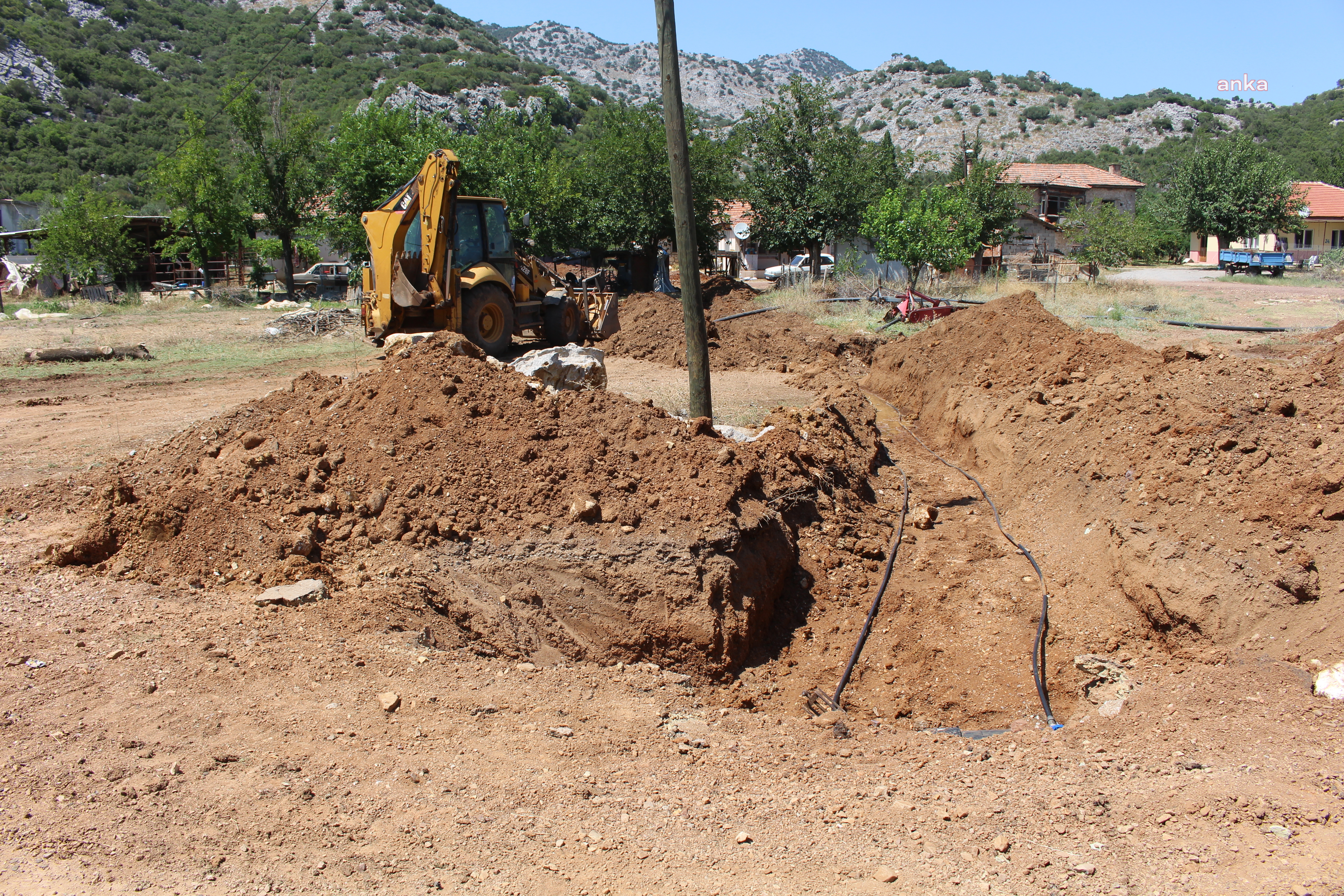 ANTALYA BÜYÜKŞEHİR DÖŞEMEALTI’NDA İÇME SUYU HATLARINI YENİLİYOR