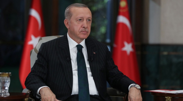 CUMHURBAŞKANI ERDOĞAN'DAN SOSYAL MEDYA MESAJI: VATANDAŞLARIMIZIN AHLAKİ ZEMİNDE KULLANMALARI GÖREVİMDİR