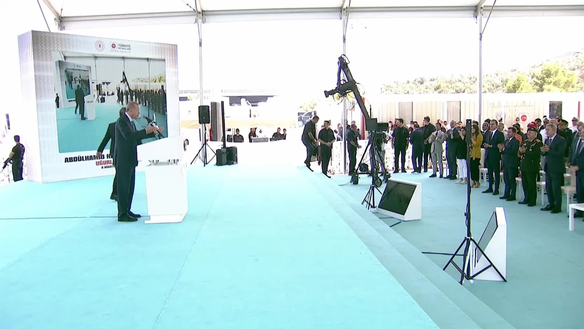 ERDOĞAN, YENİ SONDAJ GEMİSİ ABDÜLHAMİD HAN'I İLK GÖREV YERİNE UĞURLADI: “BİZİMLE BİRLİKTE YOL YÜRÜYEN KAZANIR, BİZE KARŞI YOL YÜRÜYEN İSE KAYBEDER”