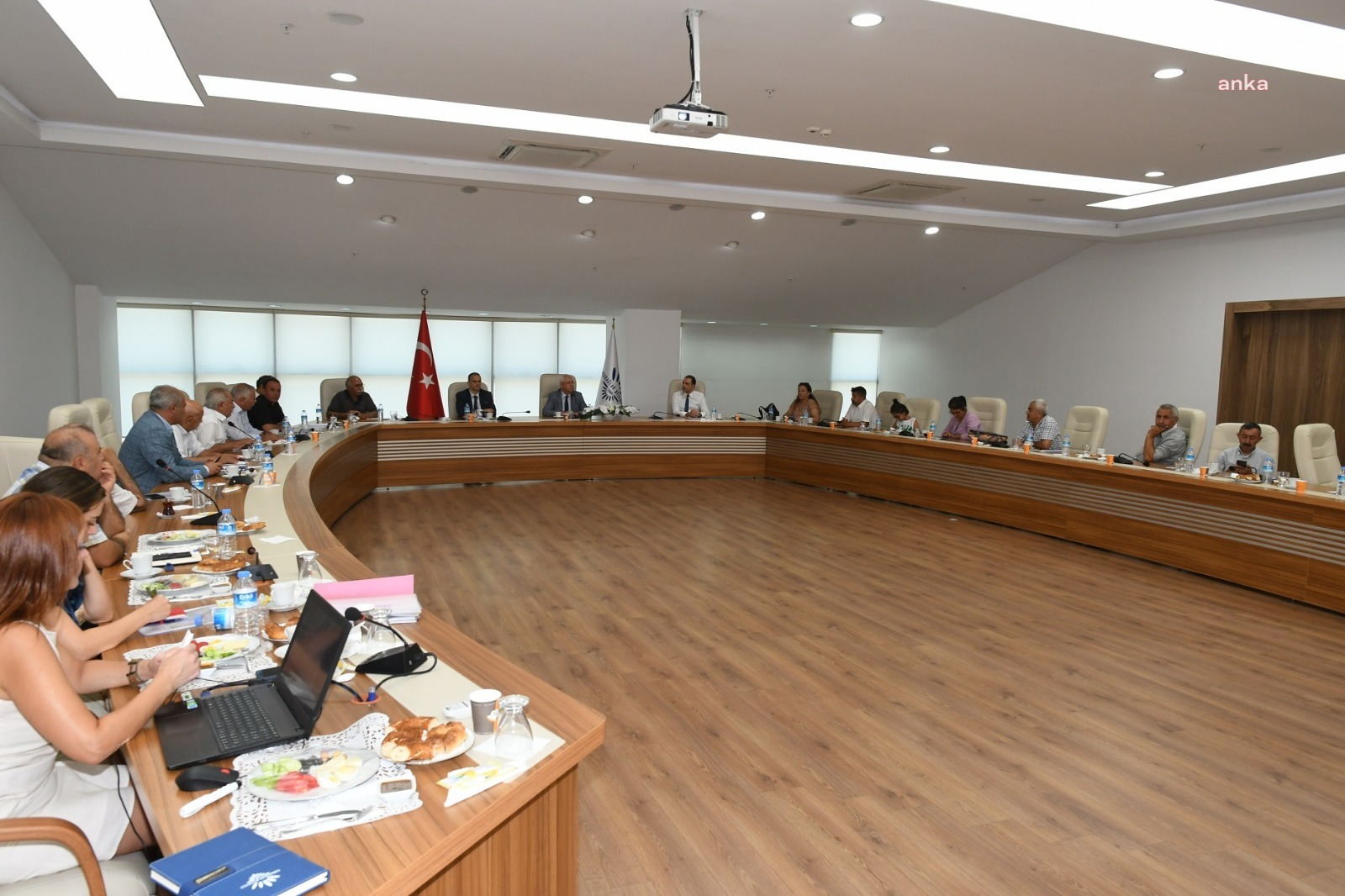 KARABAĞLAR MUHTARLARINA KENTSEL DÖNÜŞÜM BİLGİLENDİRMESİ
