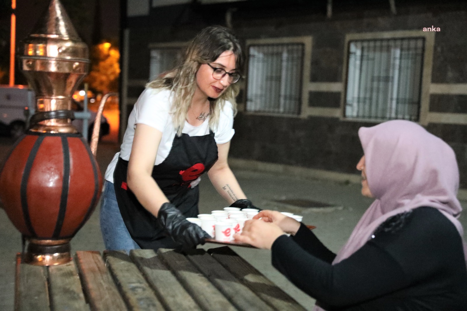 EFELER BELEDİYESİ'NDEN SICAK YAZ GÜNLERİNDE LİMONATA İKRAMI