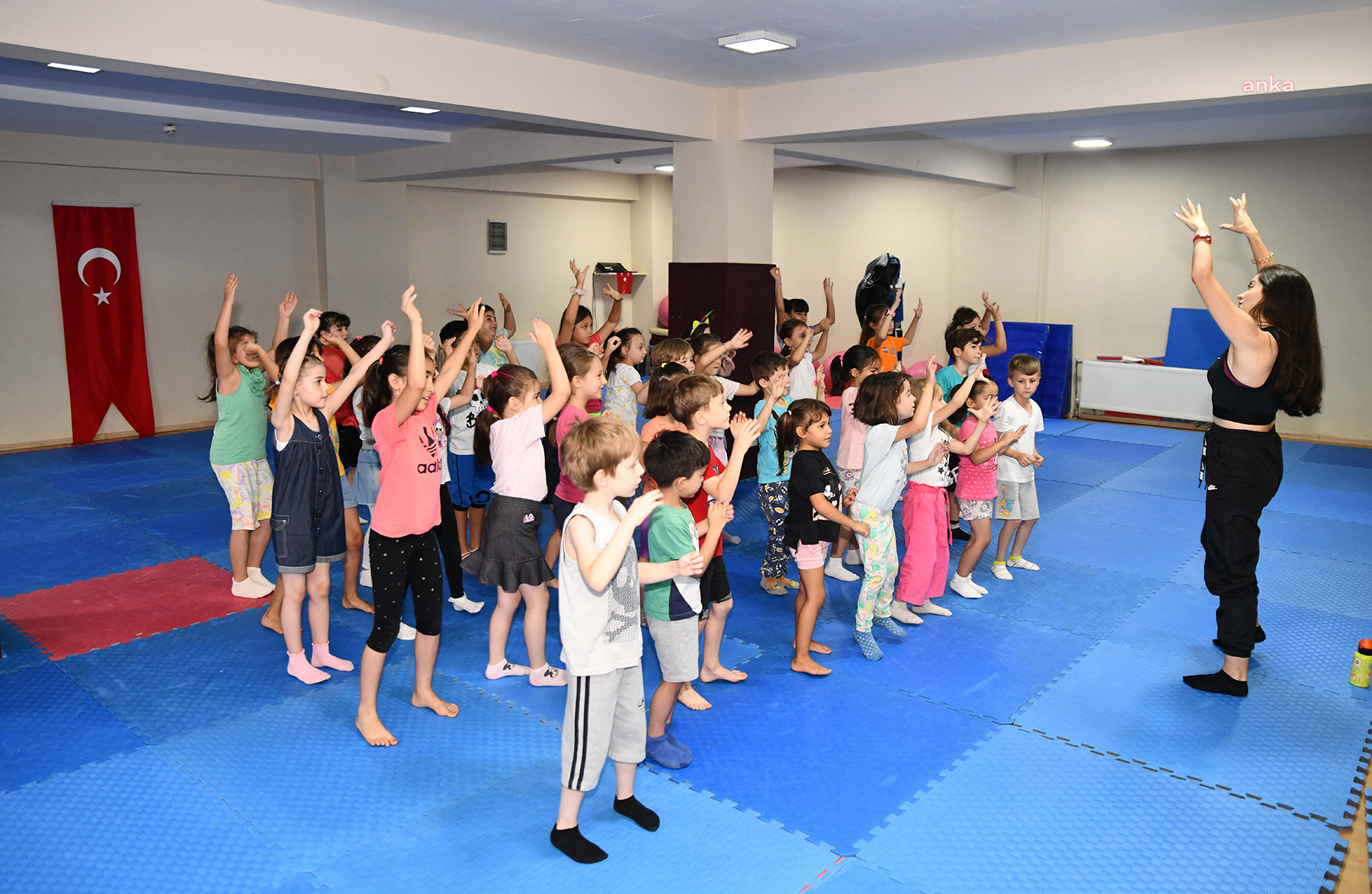 TEPEBAŞI BELEDİYESİ'NİN ZUMBA KURSLARINA ÇOCUKLARDAN YOĞUN İLGİ