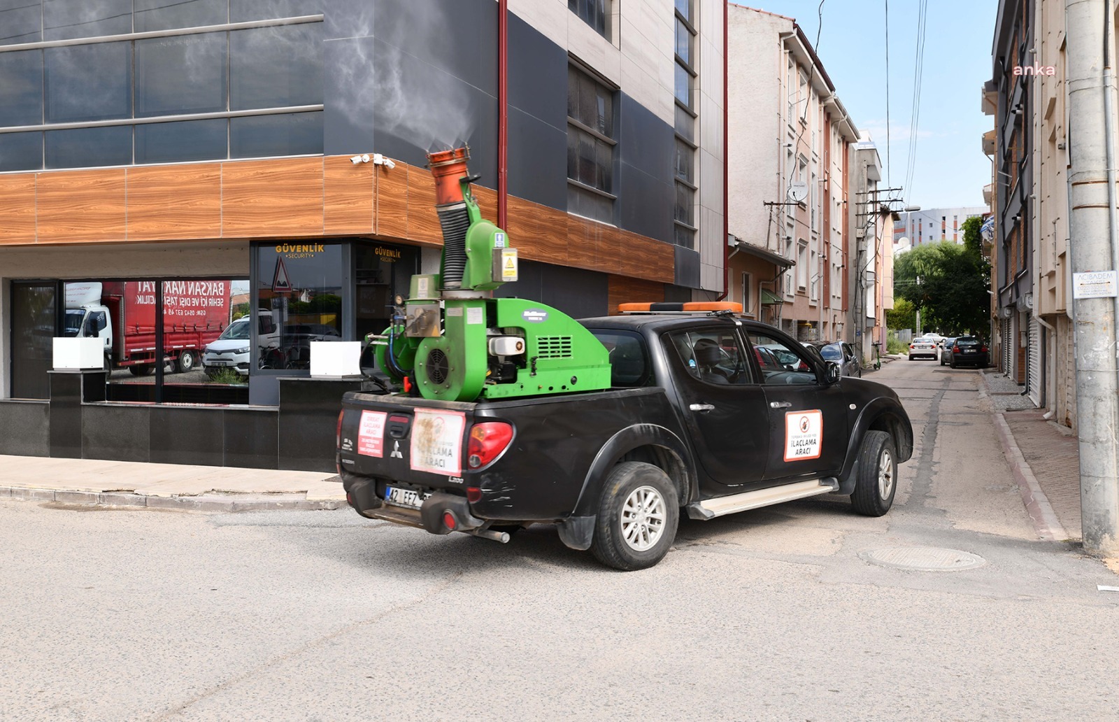 TEPEBAŞI BELEDİYESİ İLAÇLAMA ÇALIŞMALARINA DEVAM EDİYOR