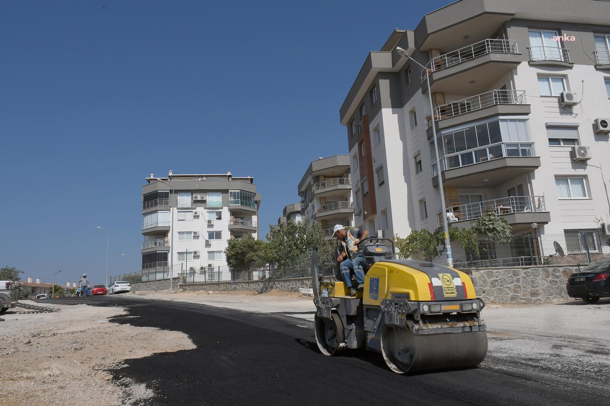 BAŞKAN HÜRRİYET FETHİYE CADDESİ’NDE DEVAM EDEN ÇALIŞMALARI İNCELEDİ