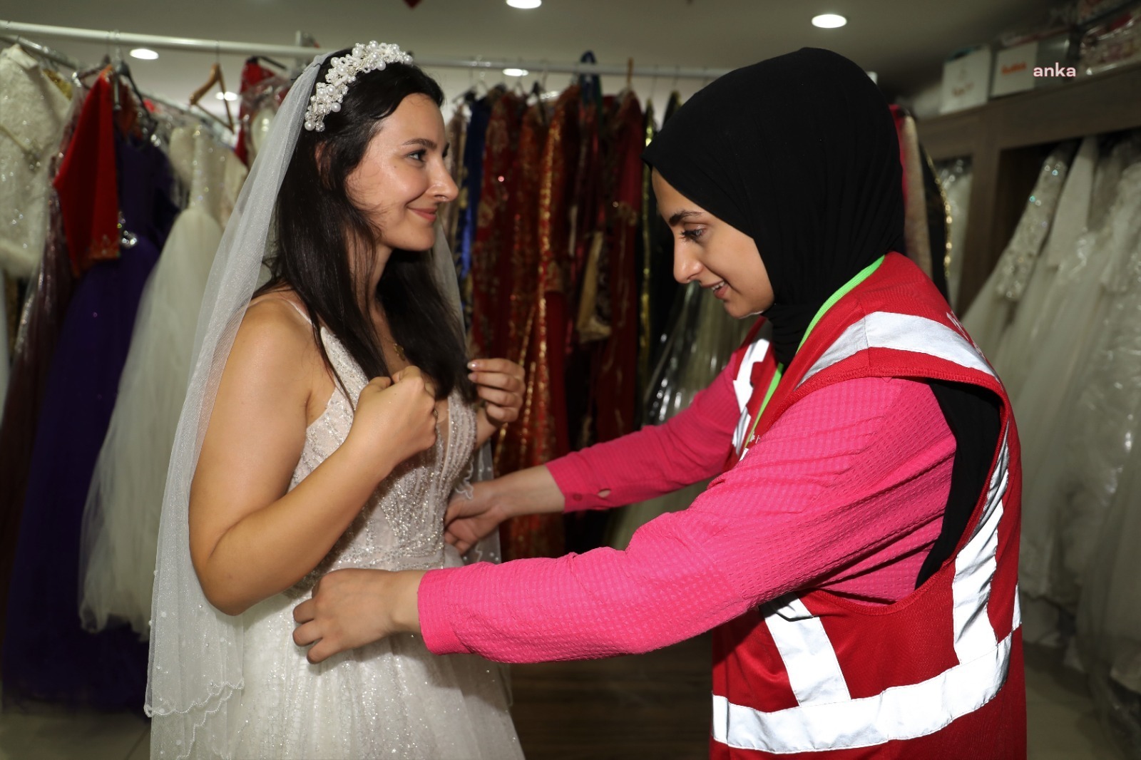 İZMİT BELEDİYESİ DOST ELLER'İNİ DAMAT ADAYLARINA UZATIYOR