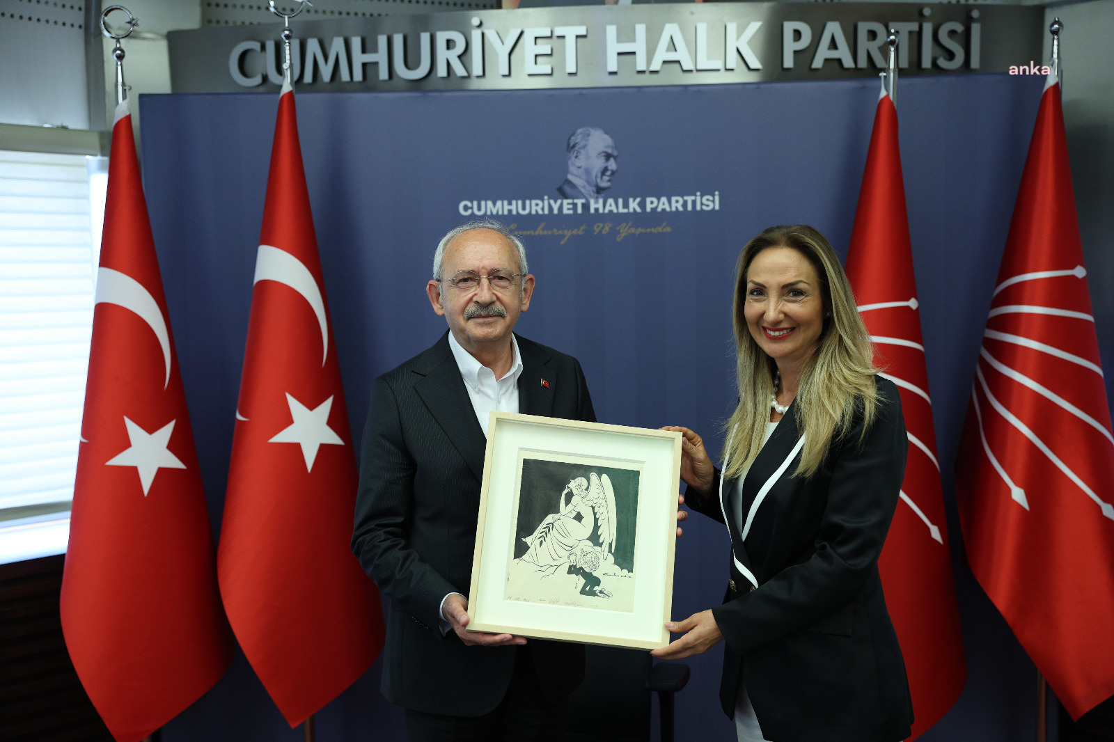 KILIÇDAROĞLU: HİÇBİR KADINI ERKEĞE MUHTAÇ ETMEYECEĞİZ