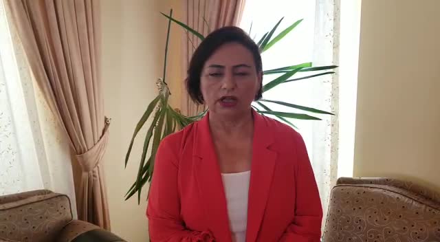 MÜZEYYEN ŞEVKİN: “ESNAFIN SIRTINDAN ELİNİZİ ÇEKİN. DENİZ BİTTİ DE ŞİMDİ ESNAF MI KALDI?”
