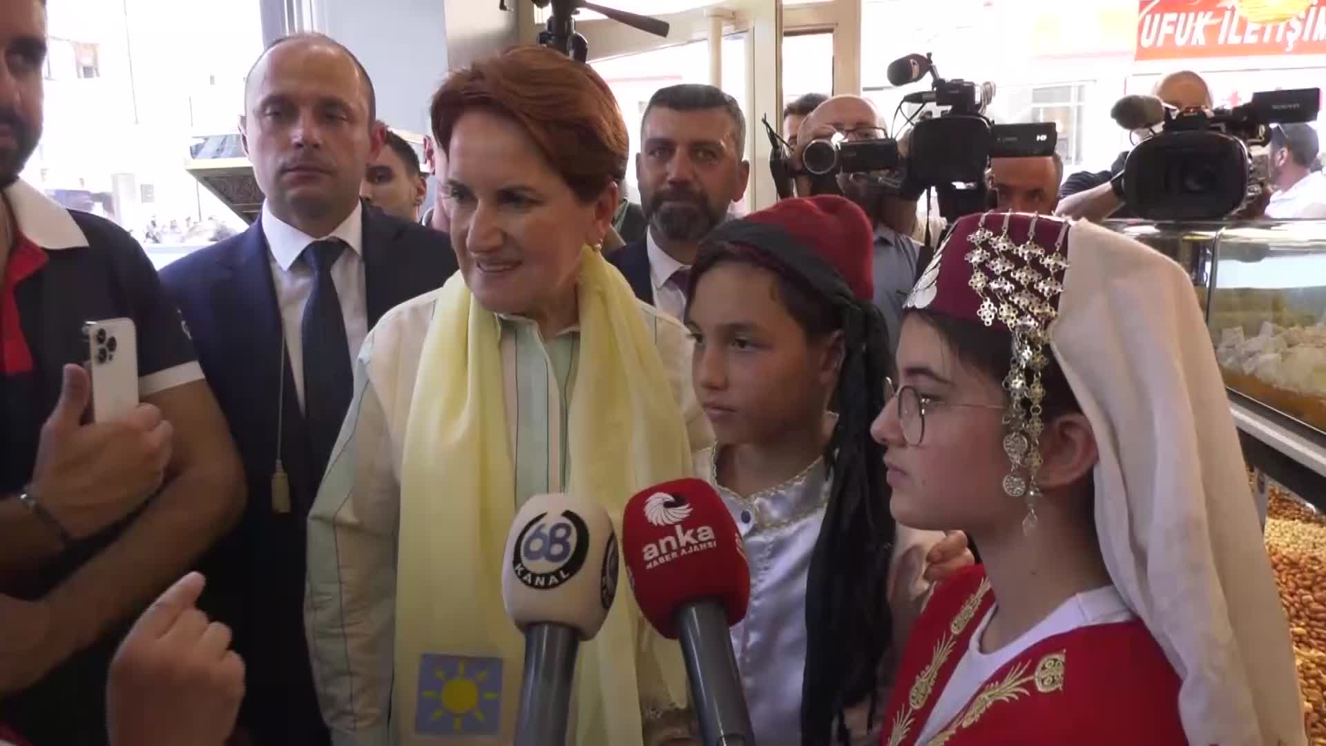 AKSARAYLI KURUYEMİŞÇİ, AKŞENER'E DERT YANDI: "GEÇEN SENE ANTEP FISTIĞINI 80 LİRAYA ALIP 130 LİRAYA SATIYORDUK, ŞİMDİ 185 LİRAYA ALIYORUZ 220 LİRAYA SATIYORUZ"