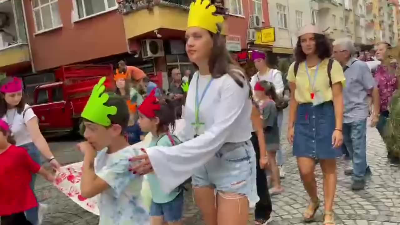 “YEŞİL ALTIN, GÜMÜŞ DENİZ FESTİVALİ”, TÜRKÇE LAZCA TÜRKÜLERLE RİZE FINDIKLI'DA BAŞLADI