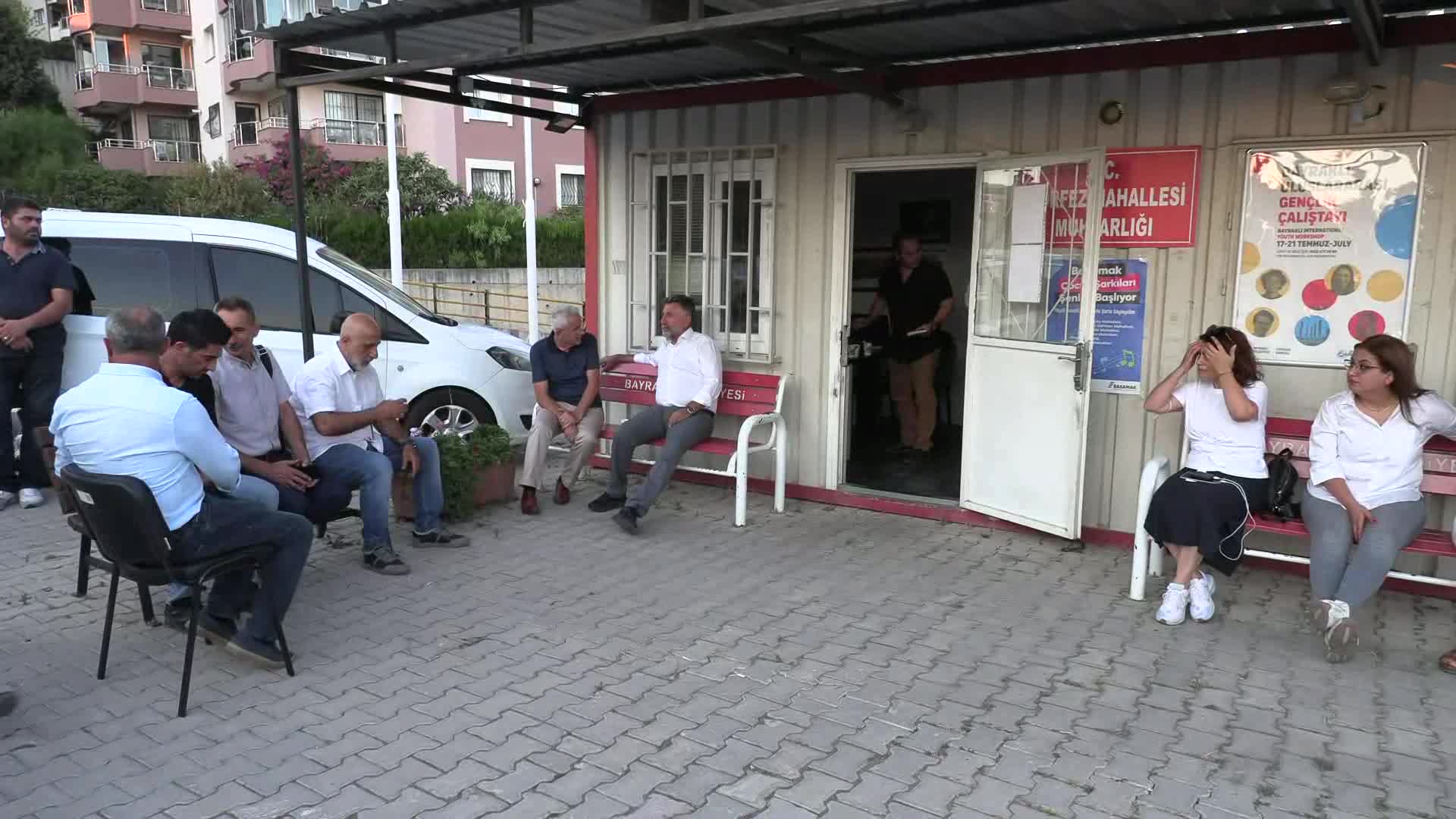 BAYRAKLI BELEDİYE BAŞKANI SANDAL, KÖRFEZ MAHALLESİ’NDE VATANDAŞLA BULUŞTU