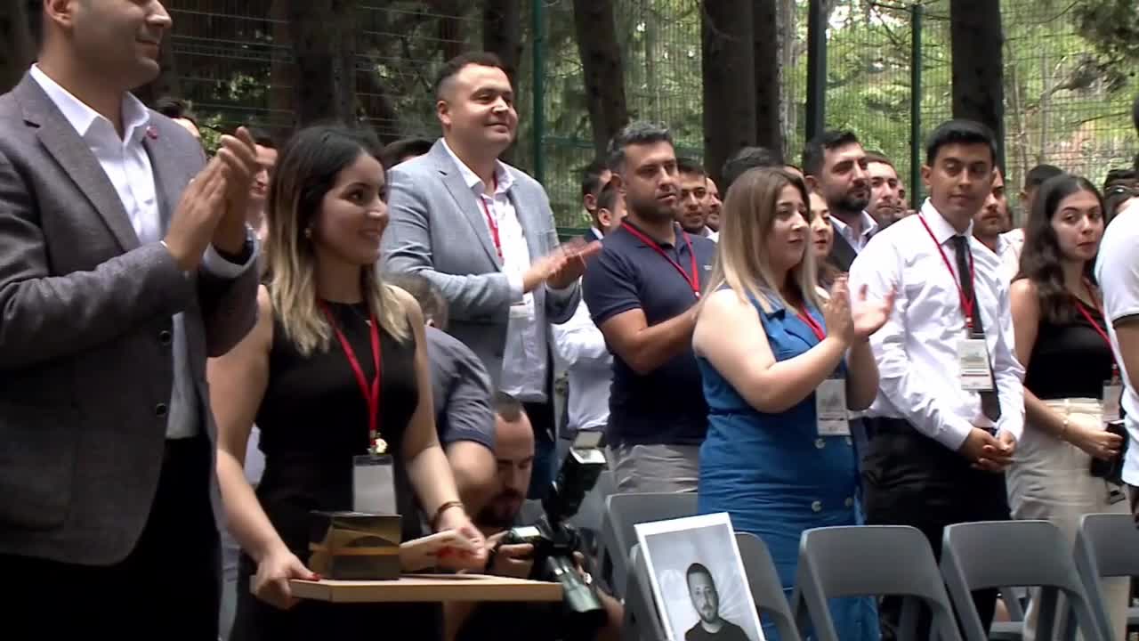KILIÇDAROĞLU, GENÇLERLE BULUŞTU...: "ŞAİR DİYOR YA 'İNSAN HAYAL ETTİĞİ MÜDDETÇE YAŞAR', SİZİN HALLERİNİZİ ÇALDILAR; ÇALINAN HAYALLERİ İADE EDECEĞİZ"
