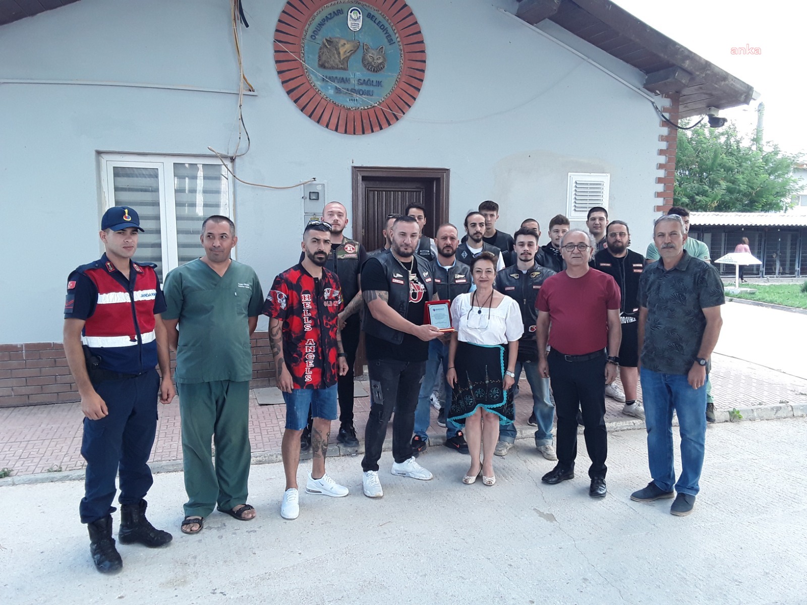 MOTORCULARDAN ODUNPAZARI BELEDİYESİ HAYVAN SAĞLIĞI MERKEZİ’NE MAMA BAĞIŞI
