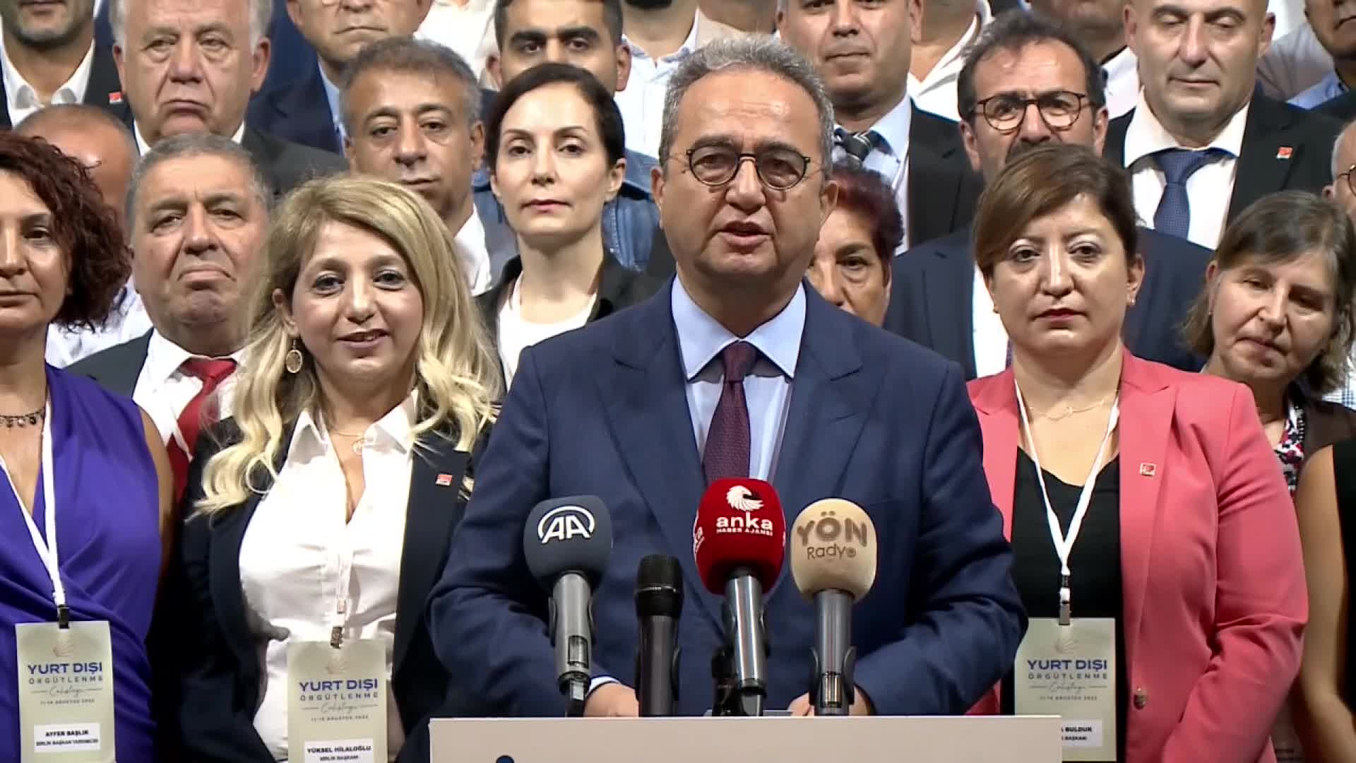 CHP YURT DIŞI ÖRGÜTLENME ÇALIŞTAYI SONA ERDİ… BÜLENT TEZCAN: “TÜRKİYE DÜNYADA İLK DEFA SANDIKTA BİR DİKTATÖRLÜKTEN DEMOKRASİYE GEÇİŞİN DENEYİMİNİ VE PRATİĞİNİ GÖSTERECEK”