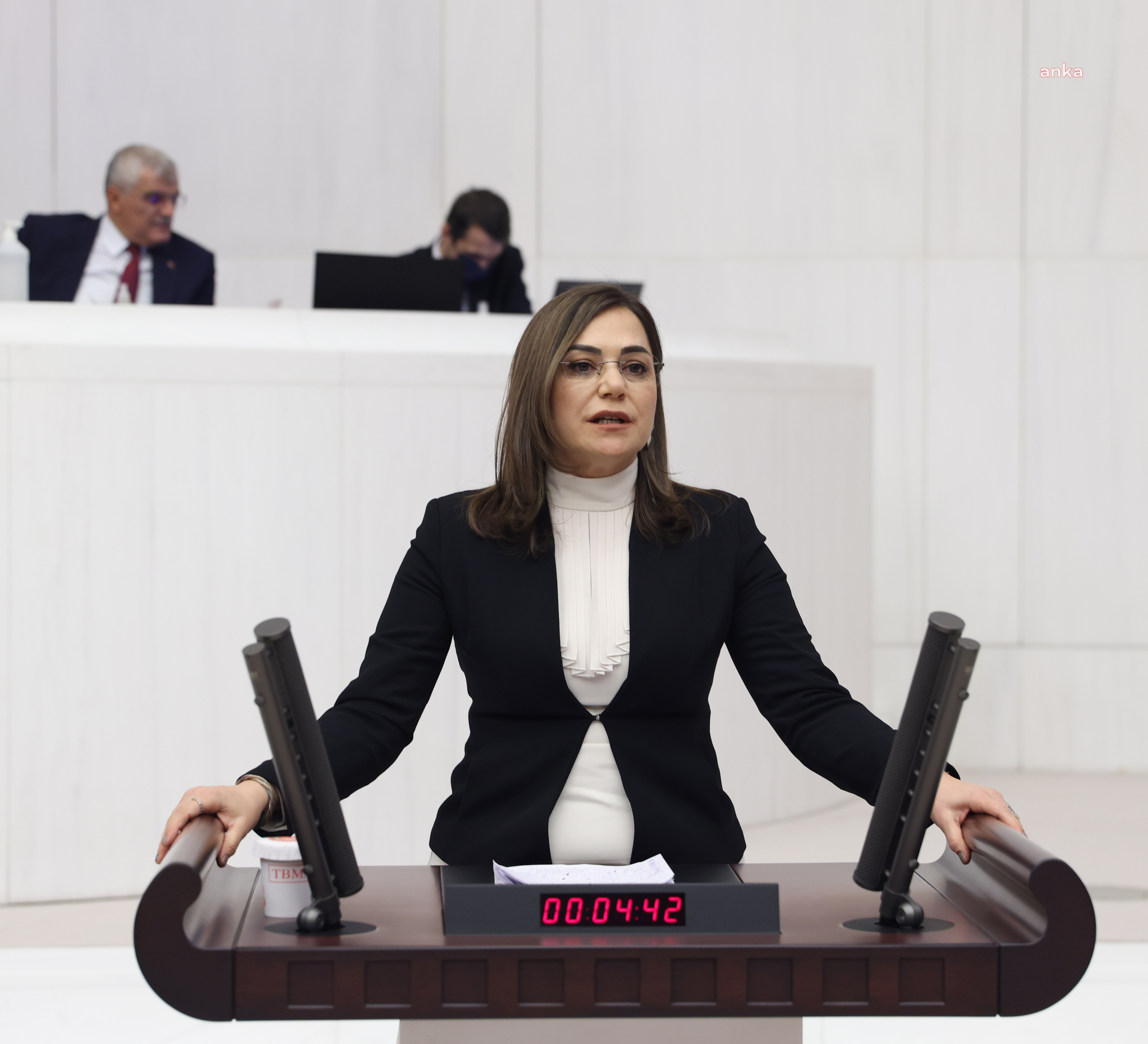 CHP’Lİ YÜCEER BAKAN KASAPOĞLU’NA SORDU: ÖĞRENCİLERİN YURT SORUNU KAPIDA! ÖNLEM ALDINIZ MI?