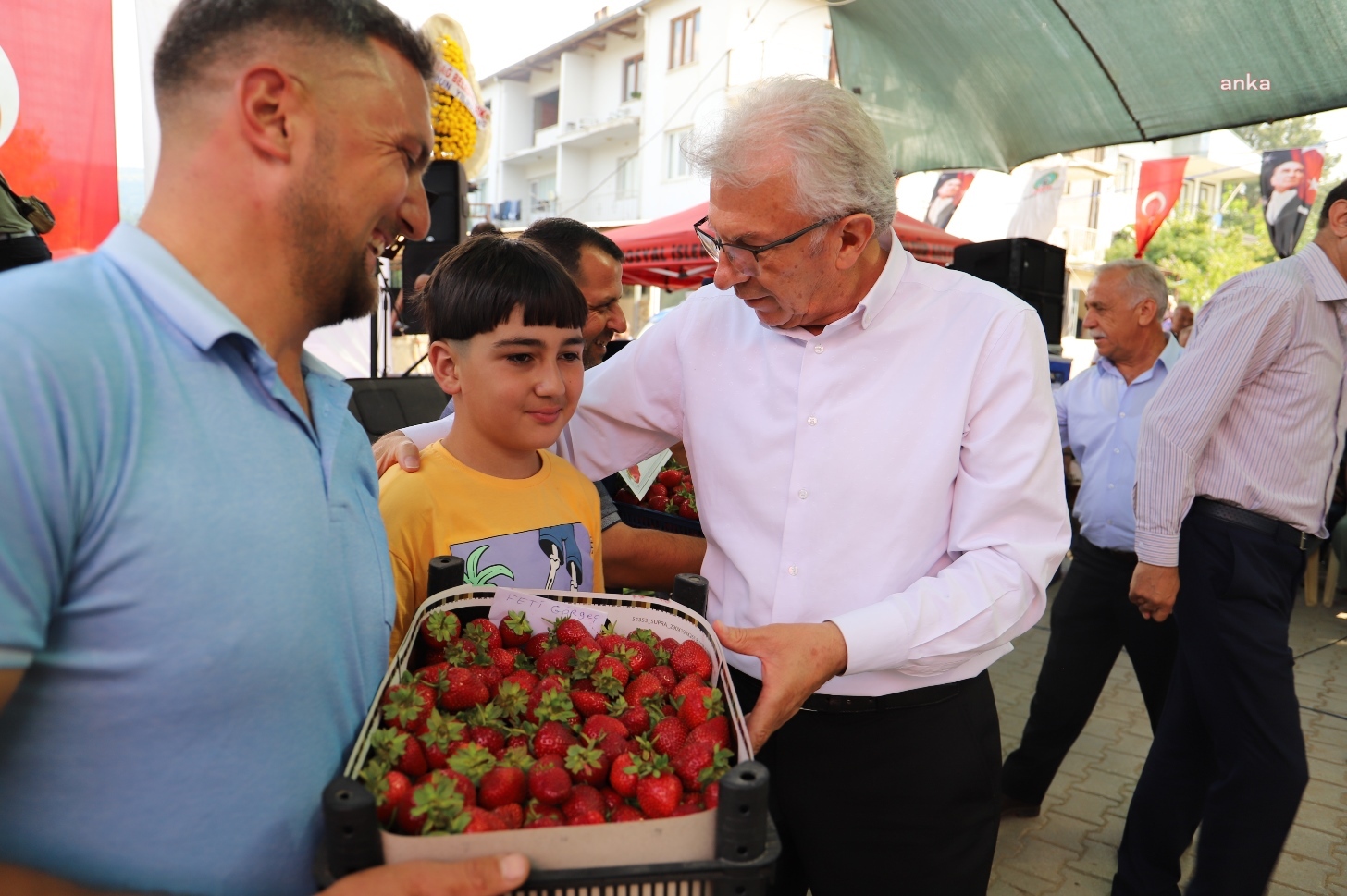 ÖDEMİŞ BELEDİYESİ'NDEN ÇİLEK VE BARBUNYA FESTİVALİ