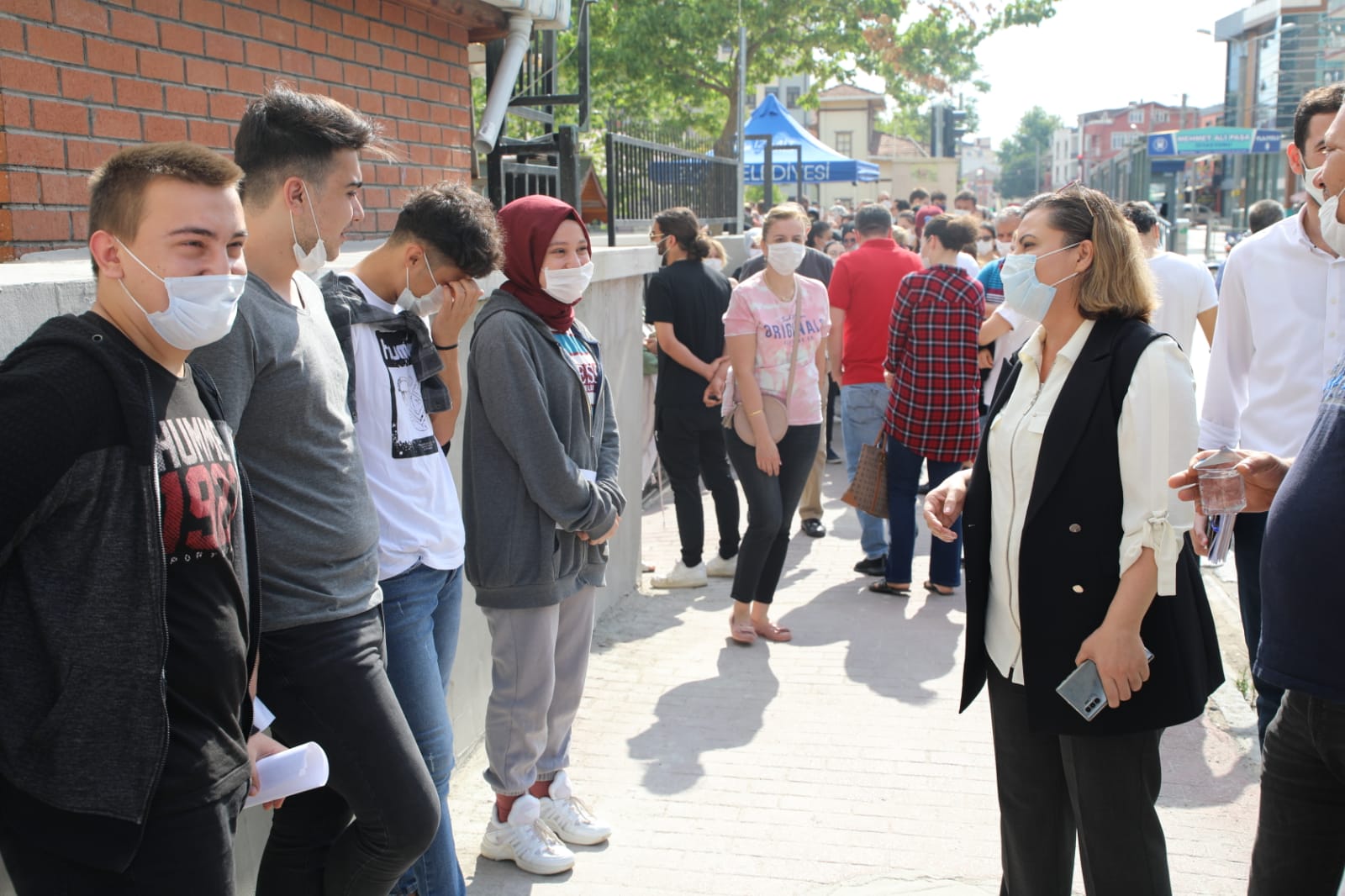 İZMİT BELEDİYE BAŞKANI HÜRRİYET, ÖĞRENCİLERİ YKS ÖNCESİ YALNIZ BIRAKMADI