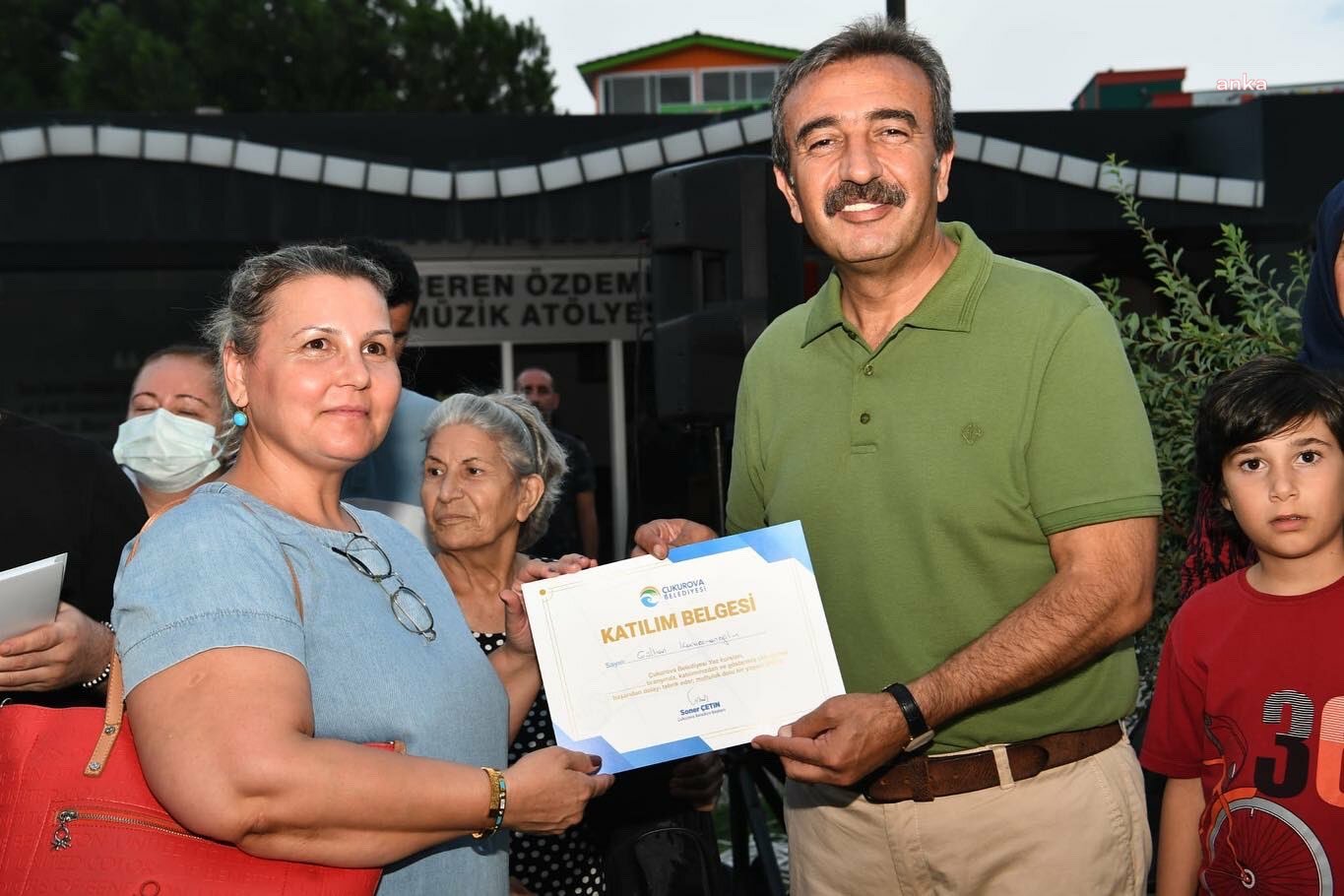ÇUKUROVA BELEDİYE BAŞKANI ÇETİN KURSİYERLERE SERTİFİKALARINI TAKDİM ETTİ