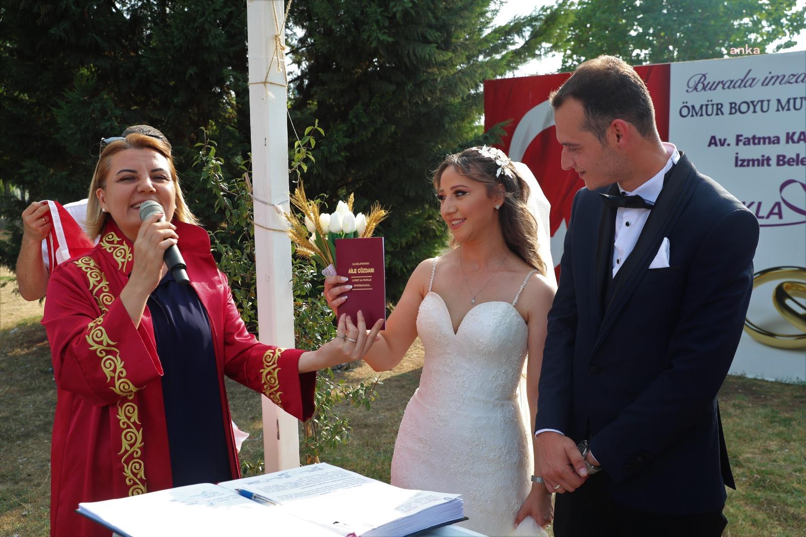 BAŞKAN HÜRRİYET, GÜLÜMSE CAFE’DE YILIN İLK NİKAHINI KIYDI