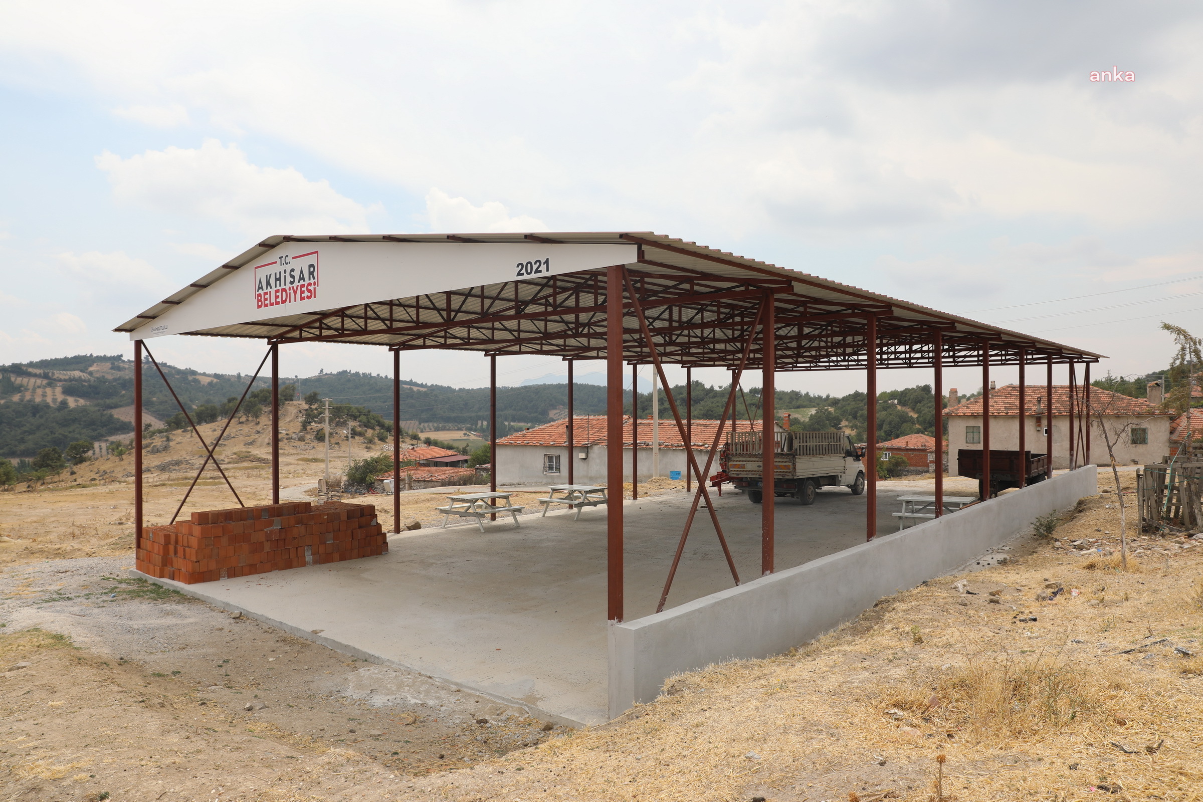 AKHİSAR BELEDİYESİ’NDEN KÖYLERE 29 ADET KAPALI PAZAR YERİ VE ÇOK AMAÇLI SALON