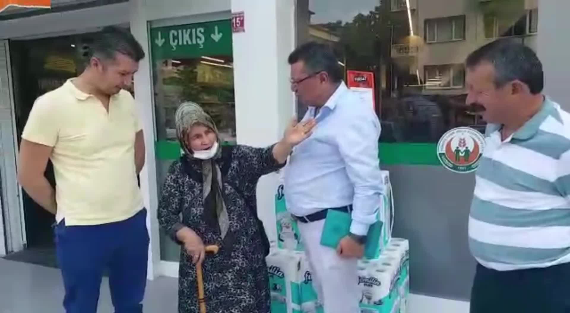 MEHMET GÖKER, TARIM KREDİ KOOPERATİFİ MARKETİNDE FİYATLARI KARŞILAŞTIRDI: “BİZ BİR İNDİRİM GÖREMEDİK”