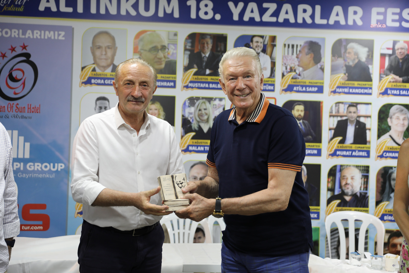 ALTINKUM YAZARLAR FESTİVALİ, USTA GAZETECİ UĞUR DÜNDAR'I AĞIRLADI