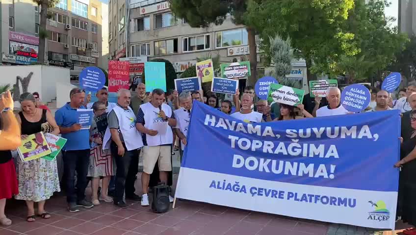 İZMİR'DE ÇEVRECİLER, ASBESTLİ GEMİ İÇİN NÖBET EYLEMİ BAŞLATTI