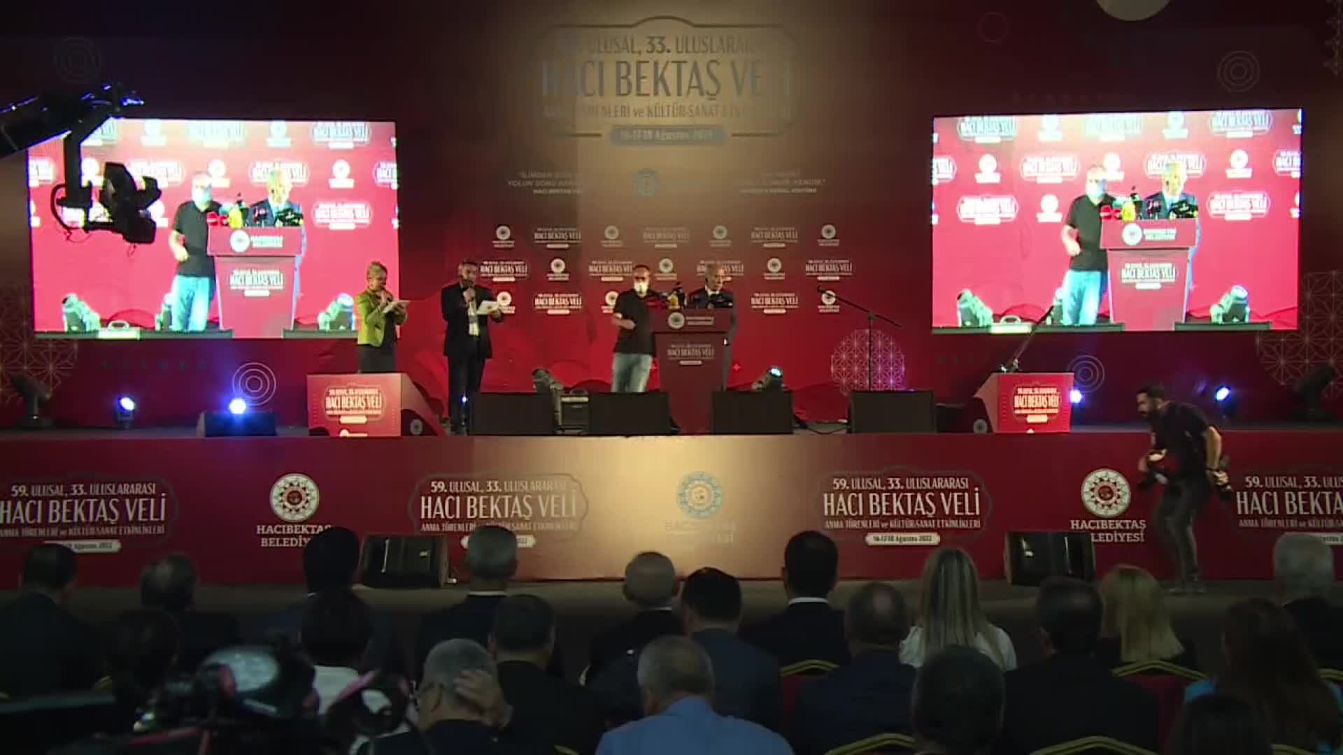 HACI BEKTAŞ-I VELİ ANMA TÖRENLERİ VE KÜLTÜR SANAT ETKİNLİKLERİ… KILIÇDAROĞLU: "KİMİLERİ MUKTEDİRLER KARŞISINDA KORKTUĞU İÇİN SİNER, KİMİLERİ TARİHE MUKTEDİRLER KARŞISINDA SİNEN BİRİ OLARAK GEÇMEKTEN KORKTUĞU İÇİN AYAĞA KALKAR VE İTİRAZ EDER"