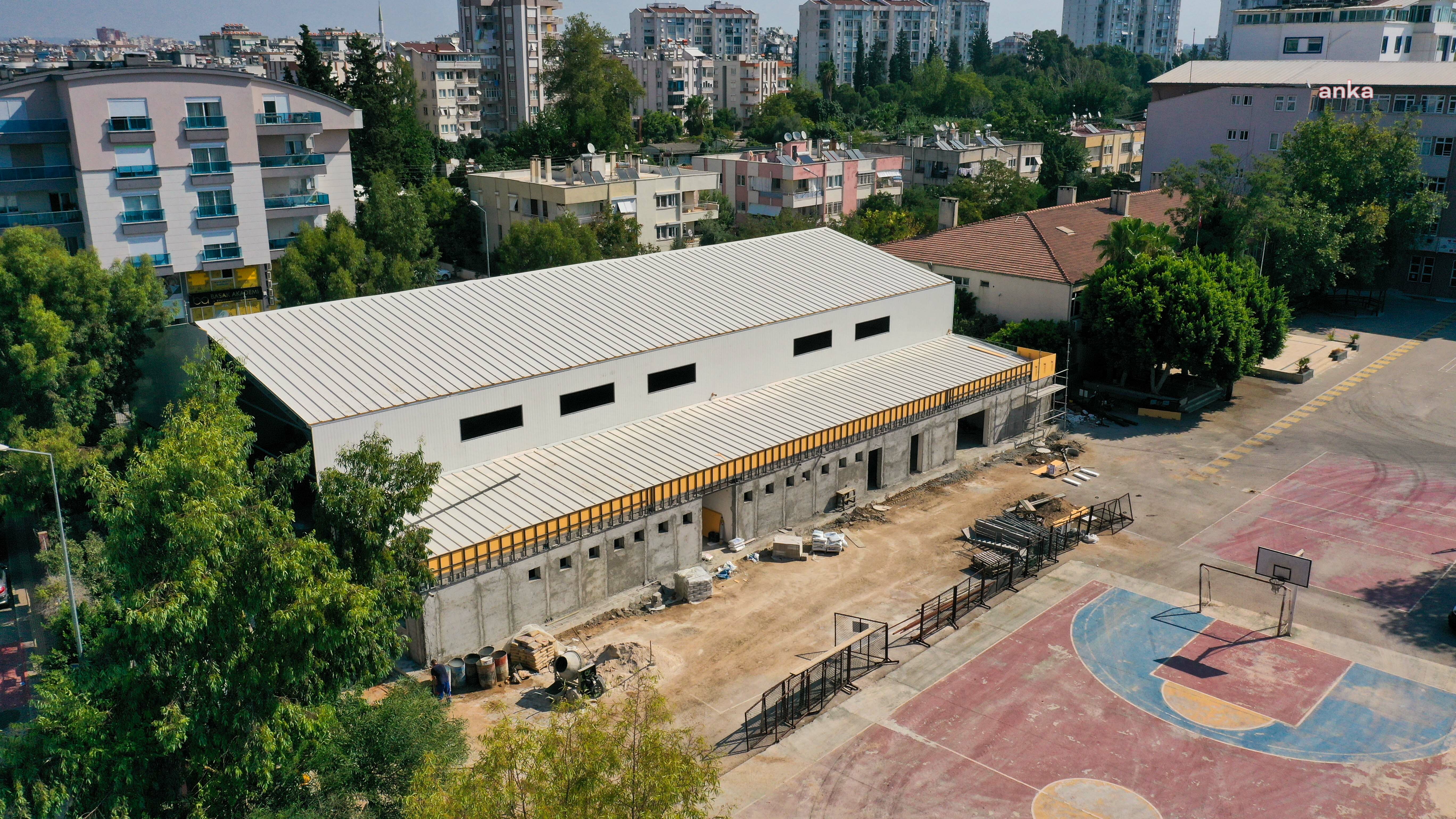 MURATPAŞA BELEDİYESİ'NDEN BİR OKULUN BAHÇESİNE DAHA SPOR SALONU