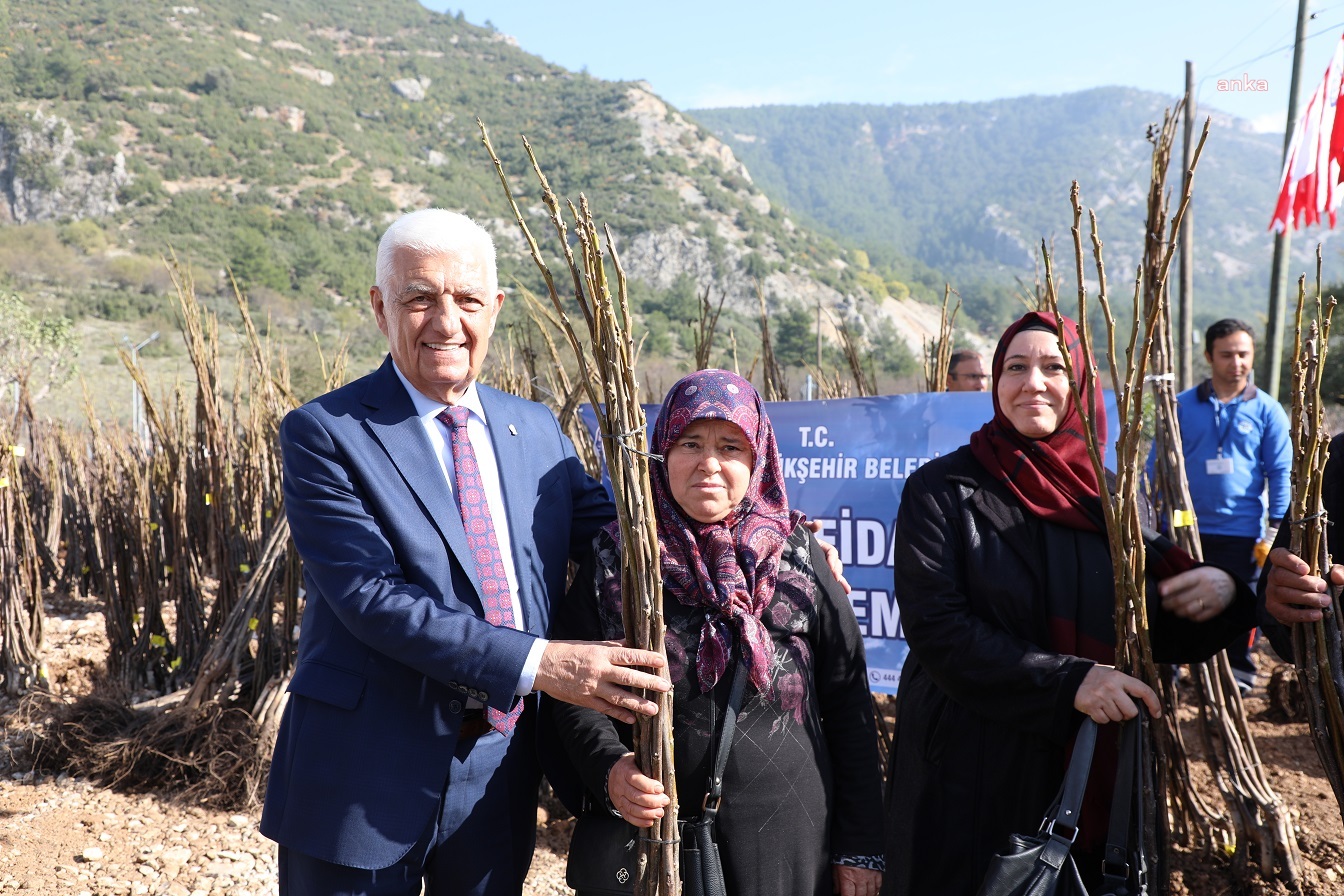 MUĞLA BÜYÜKŞEHİR’DEN ÜRETİCİYE FİDAN VE TOHUM DESTEĞİ