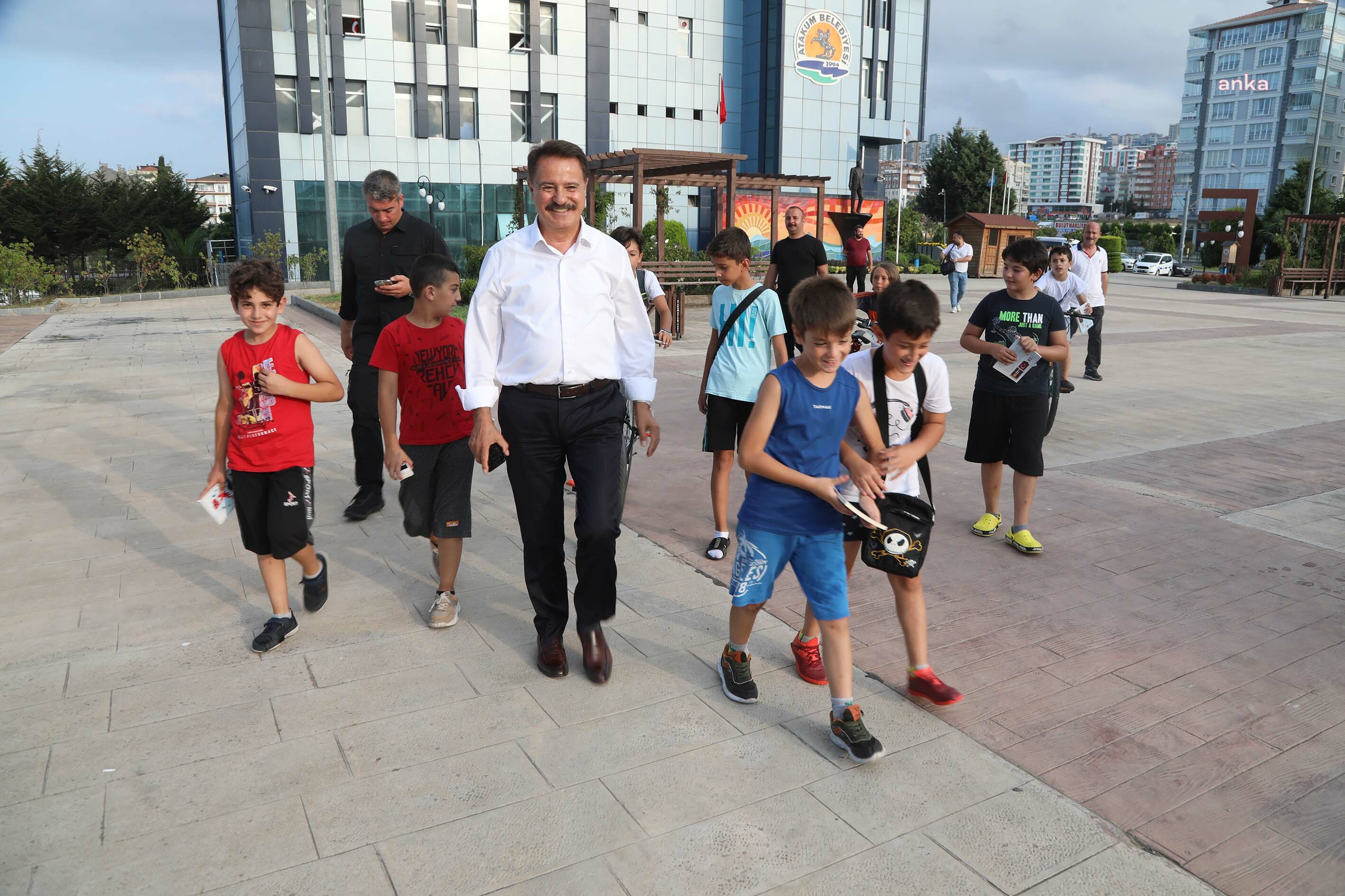 ATAKUMLU ÇOCUKLAR BAŞKAN DEVECİ'Yİ ZİYARET EDEREK TALEPLERİNİ İLETTİ