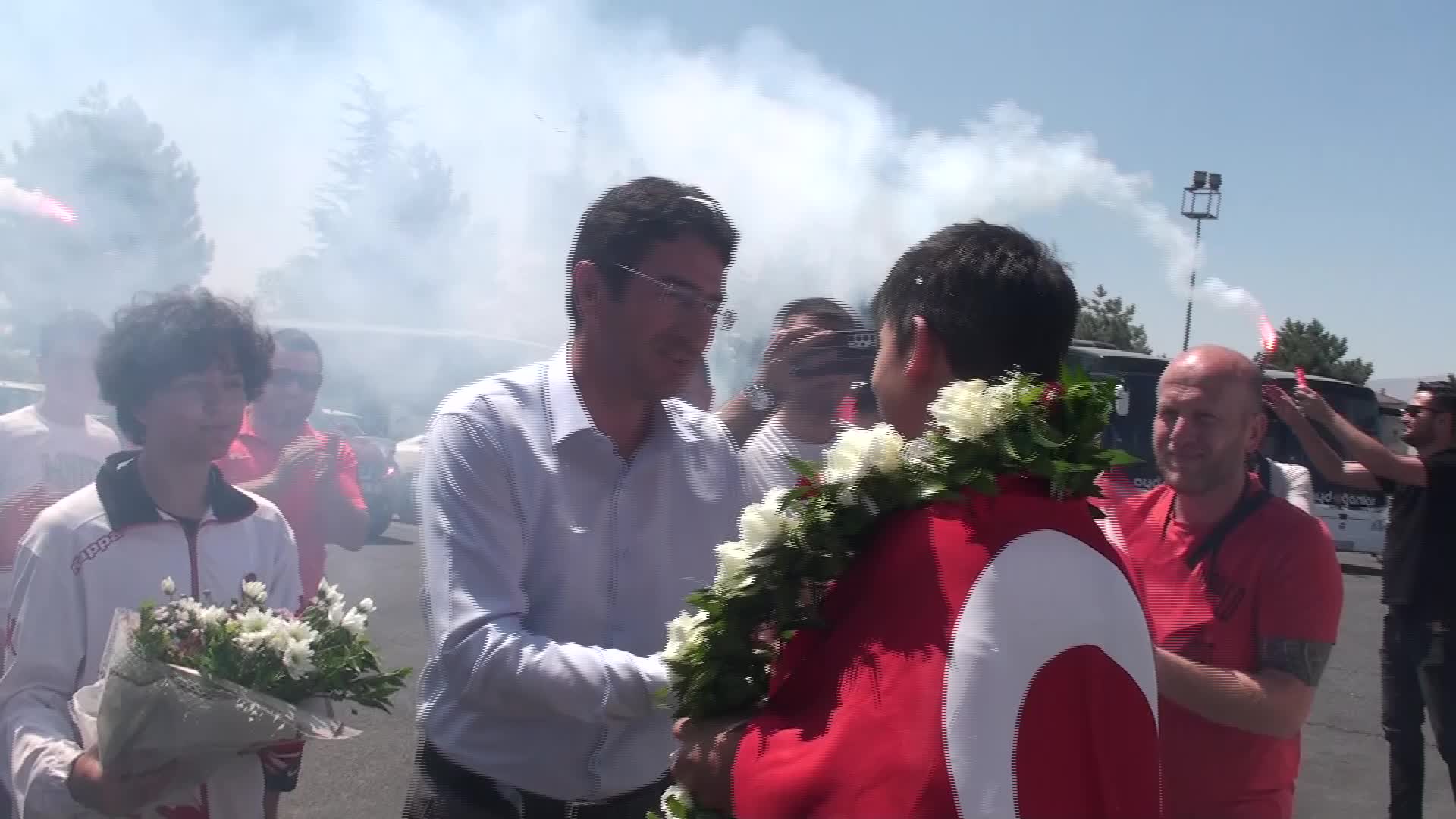 AVRUPA ŞAMPİYONU YASİN BÜYÜKHÜSEYİNLER NİĞDE'DE COŞKUYLA KARŞILANDI