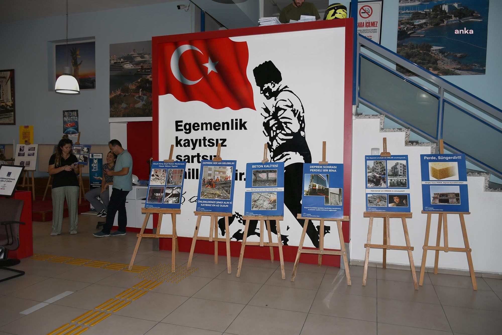 MARMARA DEPREMİ’NİN YIL DÖNÜMÜNDE KUŞADASI’NDA FOTOĞRAF SERGİSİ DÜZENLENDİ