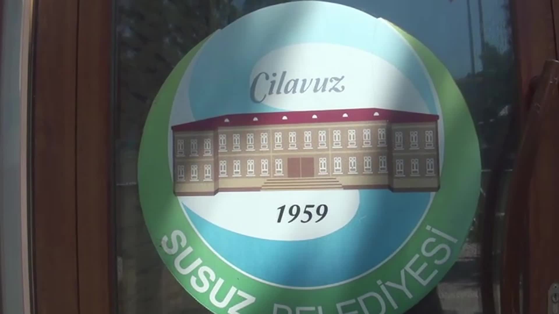 İZMİR BELEDİYE BAŞKANI TUNÇ SOYER’İN SUSUZ’DA TOPRAKLA BULUŞTURDUĞU TOHUMLAR HASAT EDİLİYOR